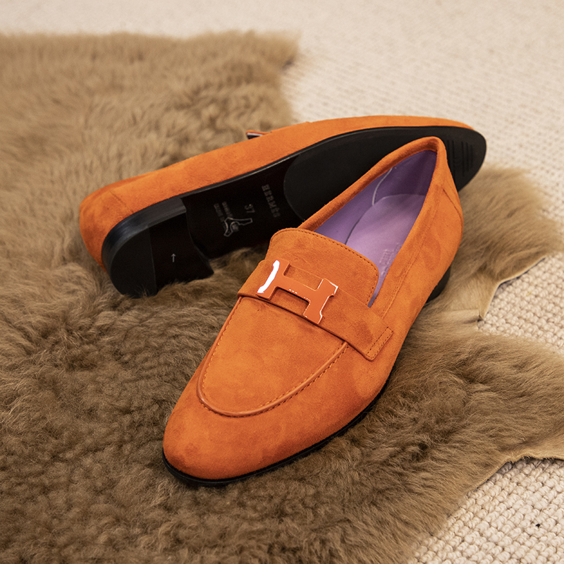 NO:784453,Classic...Purely handmade...Made with franc craftsmanship, the latest and strongest upgraded version, the latest Italian genuine product announcement R&D: fashionable and casual Royal loafers, adhering to the world's strongest luxury brand, enamel classic pure hand/craft production, supreme purchasing version... Classic and versatile, slim Royal loafers, color-blocking design, beautiful on the feet, incomparably comfortable, recommended by fashionistas... Herme℃ Hermès Classic  Royal loafers, pure imported French calfskin, advanced customized version (one-to-one) handmade. High-end customization, exclusive products, the highest version in the industry, authentic mold customization, hand-sewn. Enamel craftsmanship, purely handmade... Comfort: five stars size: 35 ~ 41 (34.40.41 yards) custom-made - no returns, hermes, hermes, loafers, cowhide19860909经典...纯手工..法郎工艺制作,最新 ,最强升级版 最新意大利正品宣 研发: 时尚休闲 Royal乐福鞋,秉承世界最强 奢华品牌,珐琅经典纯手/工艺 制作,至尊代购版.. 经典百搭 修身Royal乐福鞋,拼色设计,上脚 靓颖 无敌舒适, 时尚达人推荐款... Herme℃爱玛士 经典 Royal乐福鞋、纯进口法国法国小牛皮 ,高级定制版师级（一对一）手工制作. 高端订制,独家产品 ,行业最高版本 正品开模定制 手工缝制.珐琅工艺,纯手工制作... 舒适度:五颗星 size:35 ~41 (34.40.41 码 )定做-不退换,,hermes,hermes,loafers,cowhide,Women's Shoes