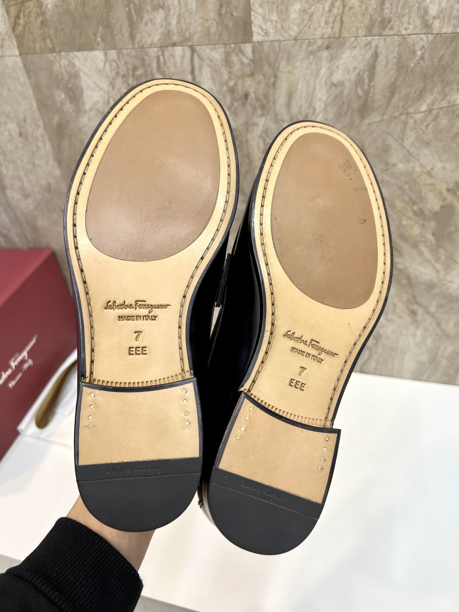 suela de cuero original P590 marca: Ferragamo (Ferragamo) código estándar: código de los hombres 38-