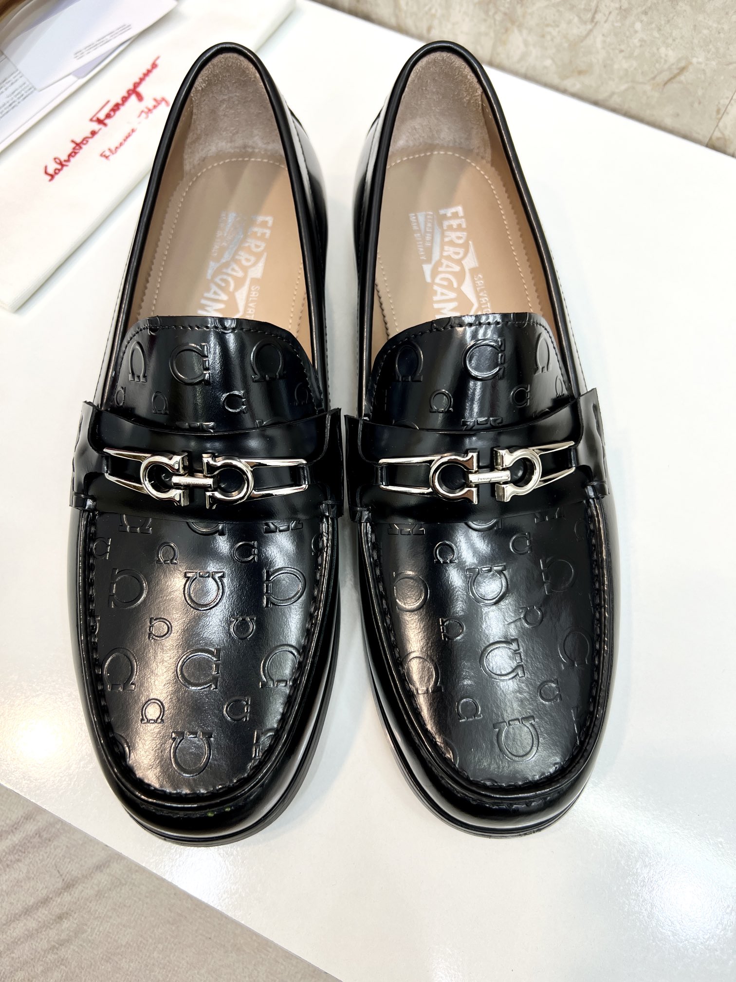 suela de cuero original P590 marca: Ferragamo (Ferragamo) código estándar: código de los hombres 38-