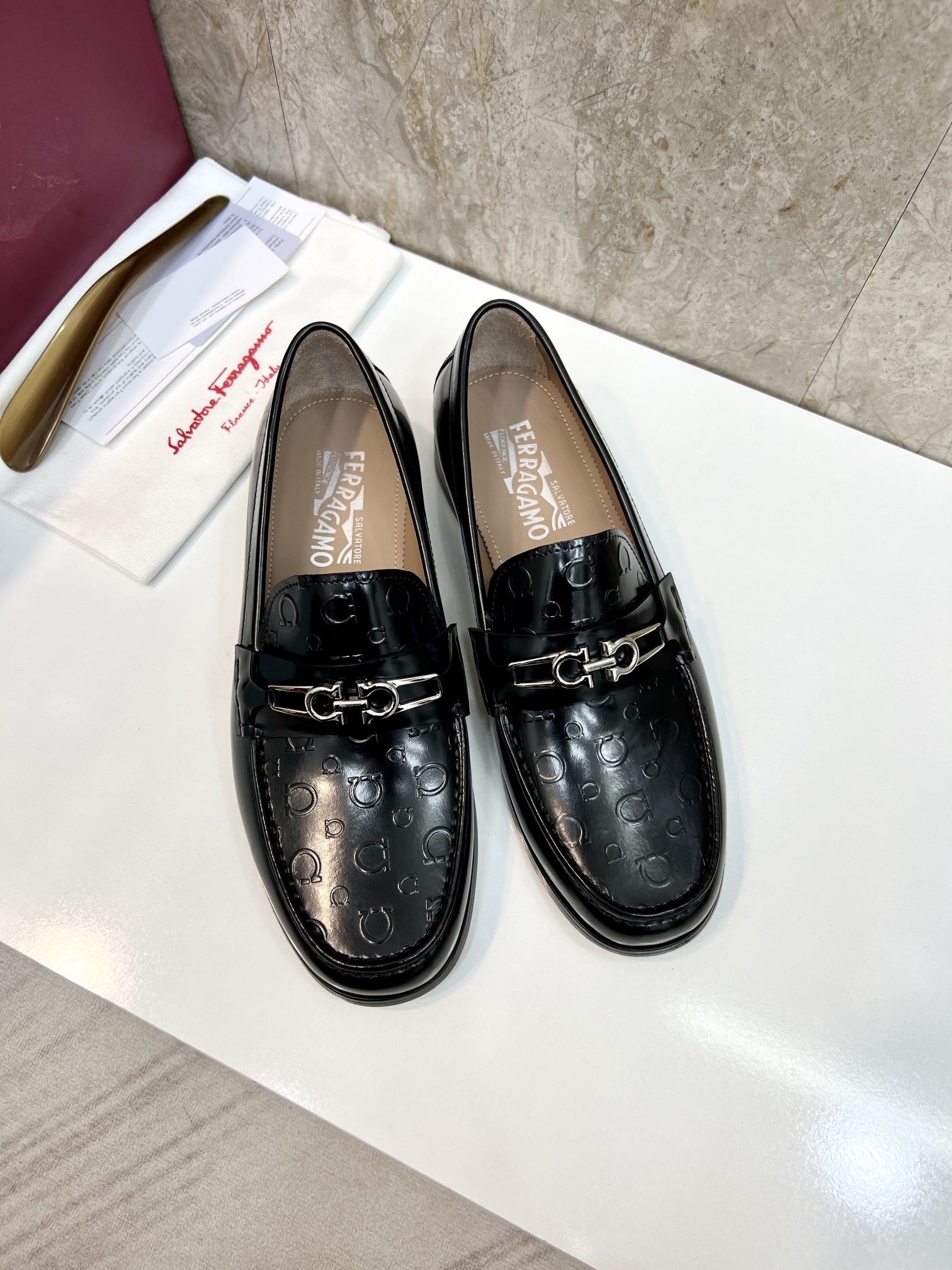 suela de cuero original P590 marca: Ferragamo (Ferragamo) código estándar: código de los hombres 38-
