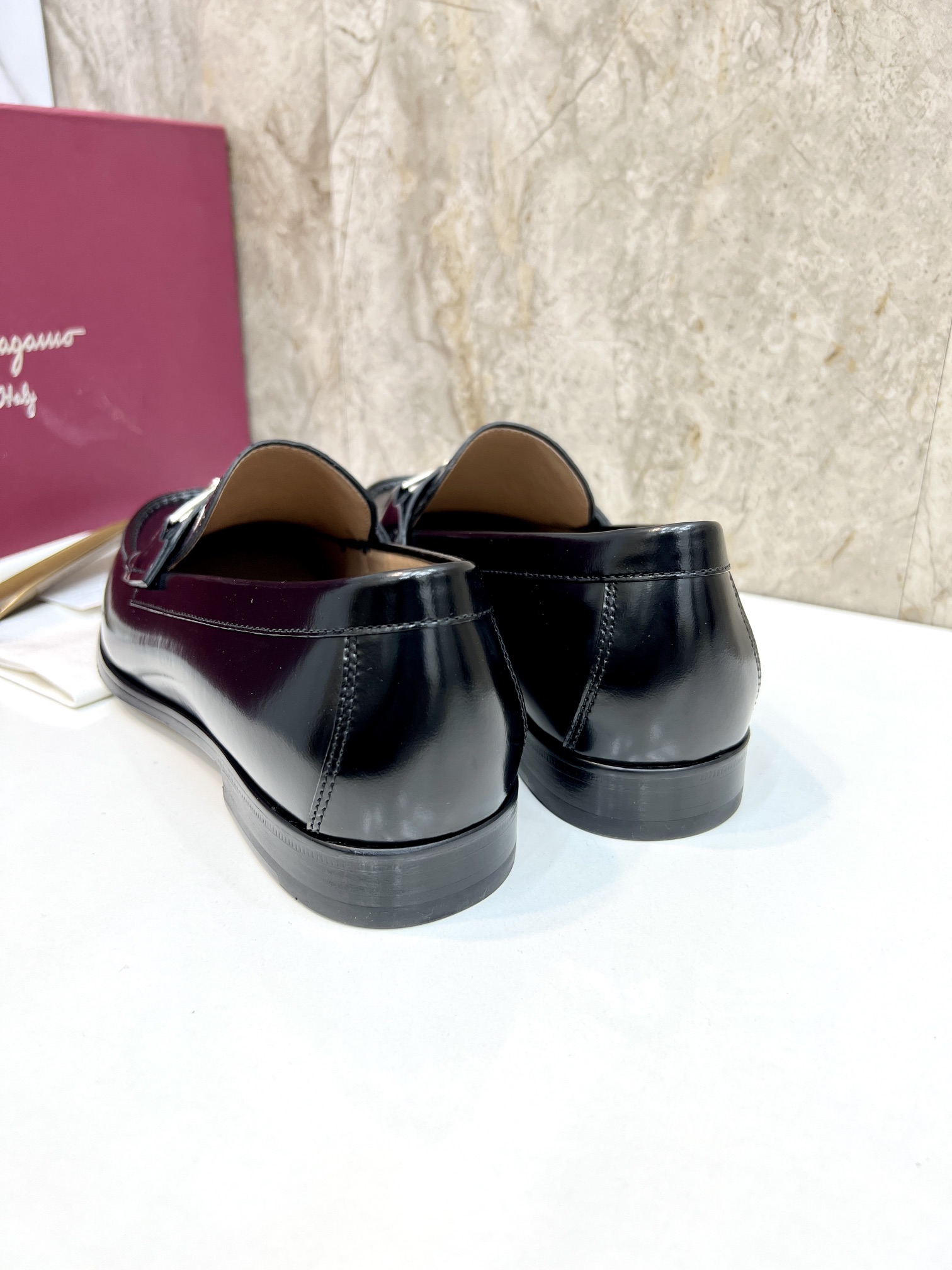 suela de cuero original P590 marca: Ferragamo (Ferragamo) código estándar: código de los hombres 38-