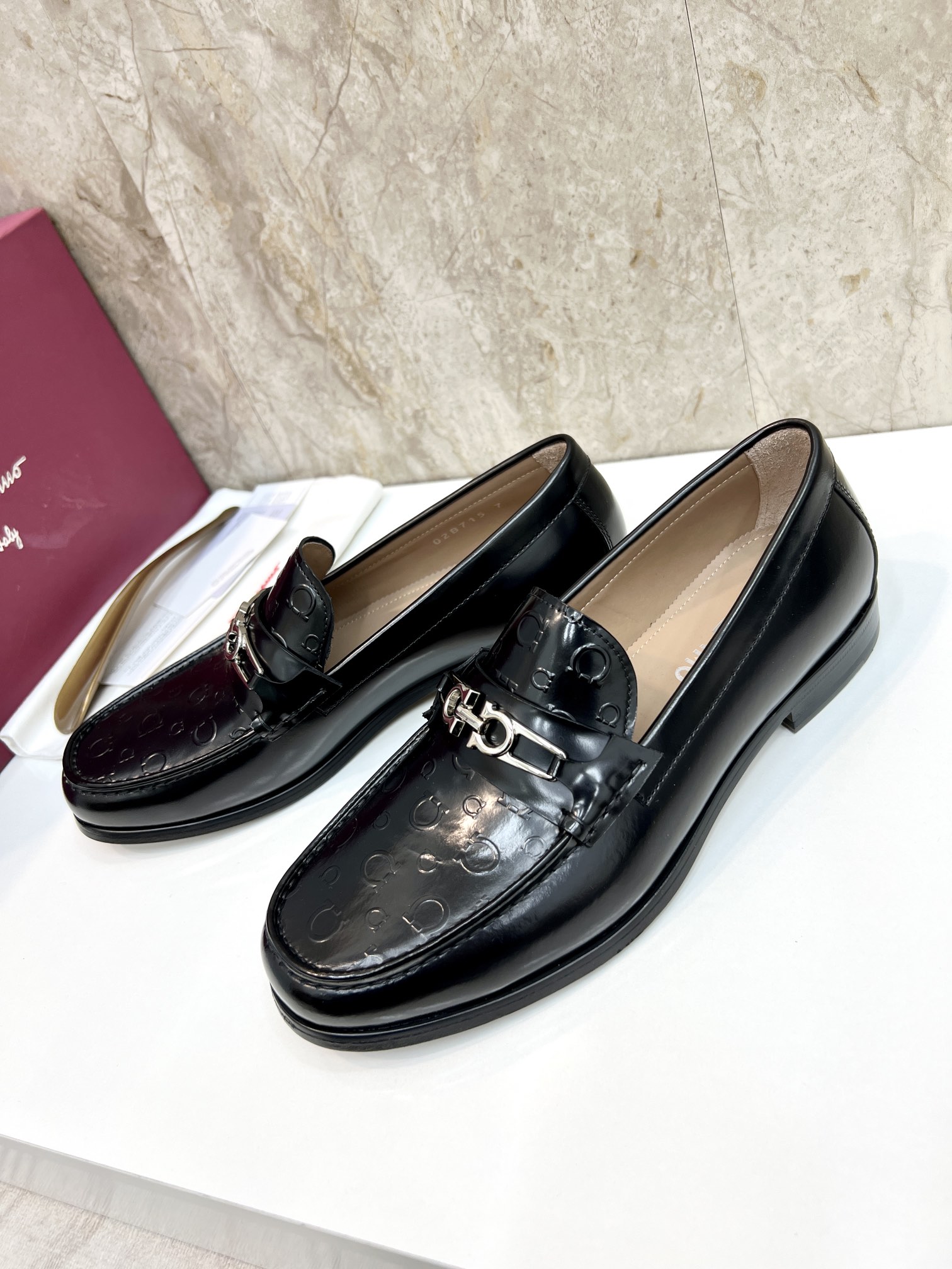 suela de cuero original P590 marca: Ferragamo (Ferragamo) código estándar: código de los hombres 38-