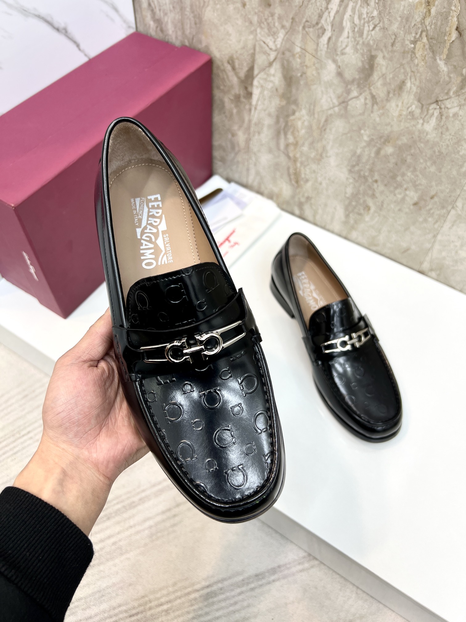 suela de cuero original P590 marca: Ferragamo (Ferragamo) código estándar: código de los hombres 38-