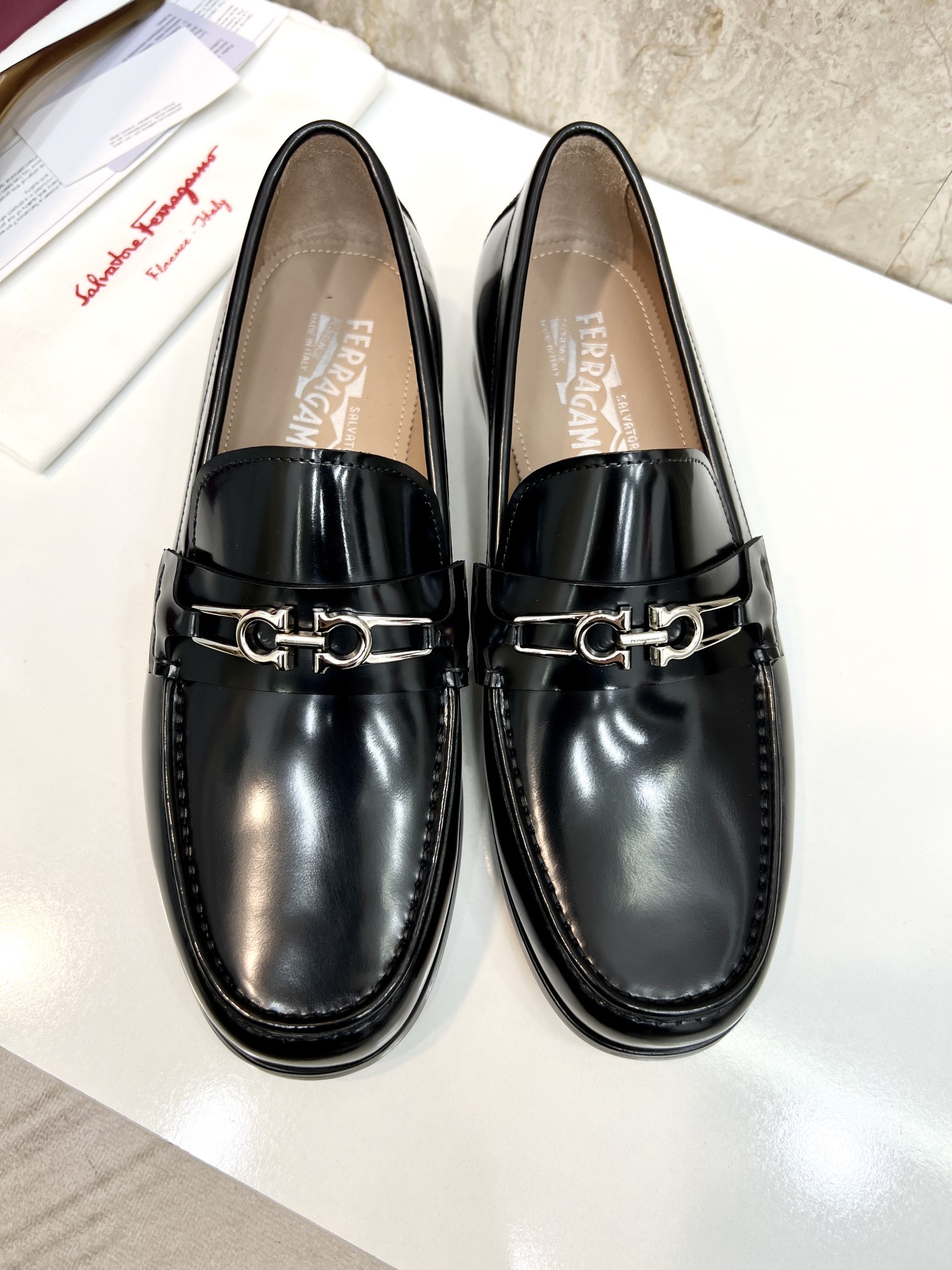 suela de cuero original P590 marca: Ferragamo (Ferragamo) código estándar: código de los hombres 38-