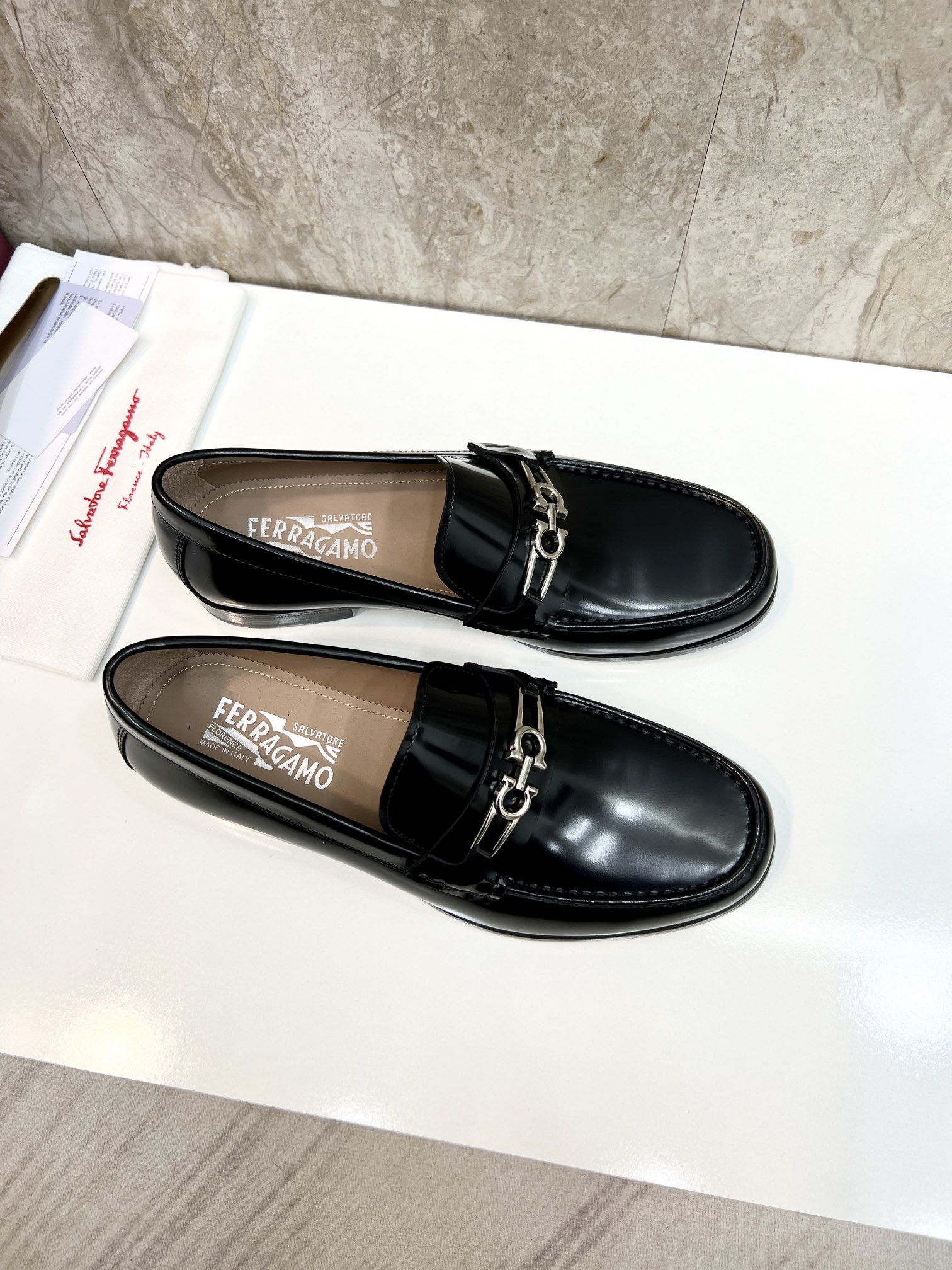 suela de cuero original P590 marca: Ferragamo (Ferragamo) código estándar: código de los hombres 38-