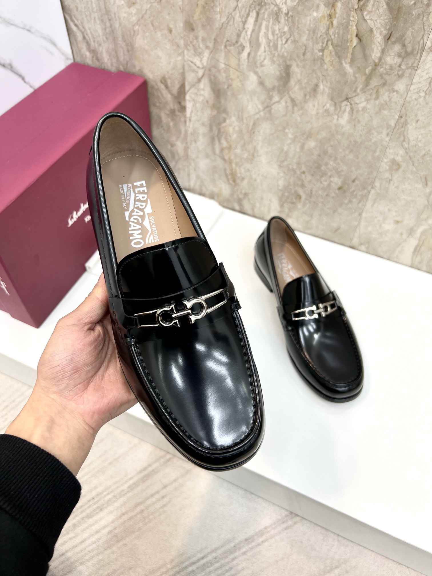 suela de cuero original P590 marca: Ferragamo (Ferragamo) código estándar: código de los hombres 38-