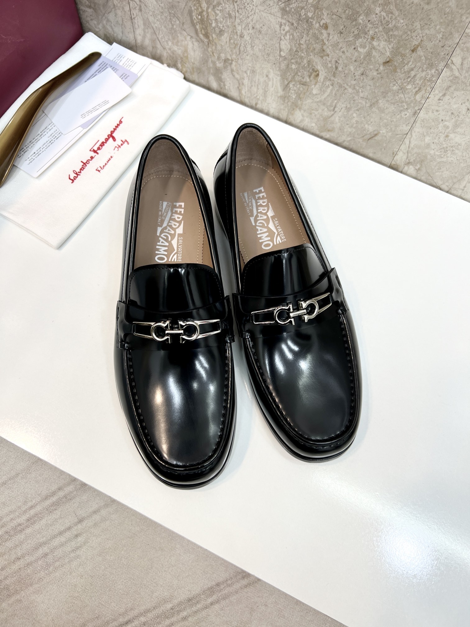 suela de cuero original P590 marca: Ferragamo (Ferragamo) código estándar: código de los hombres 38-