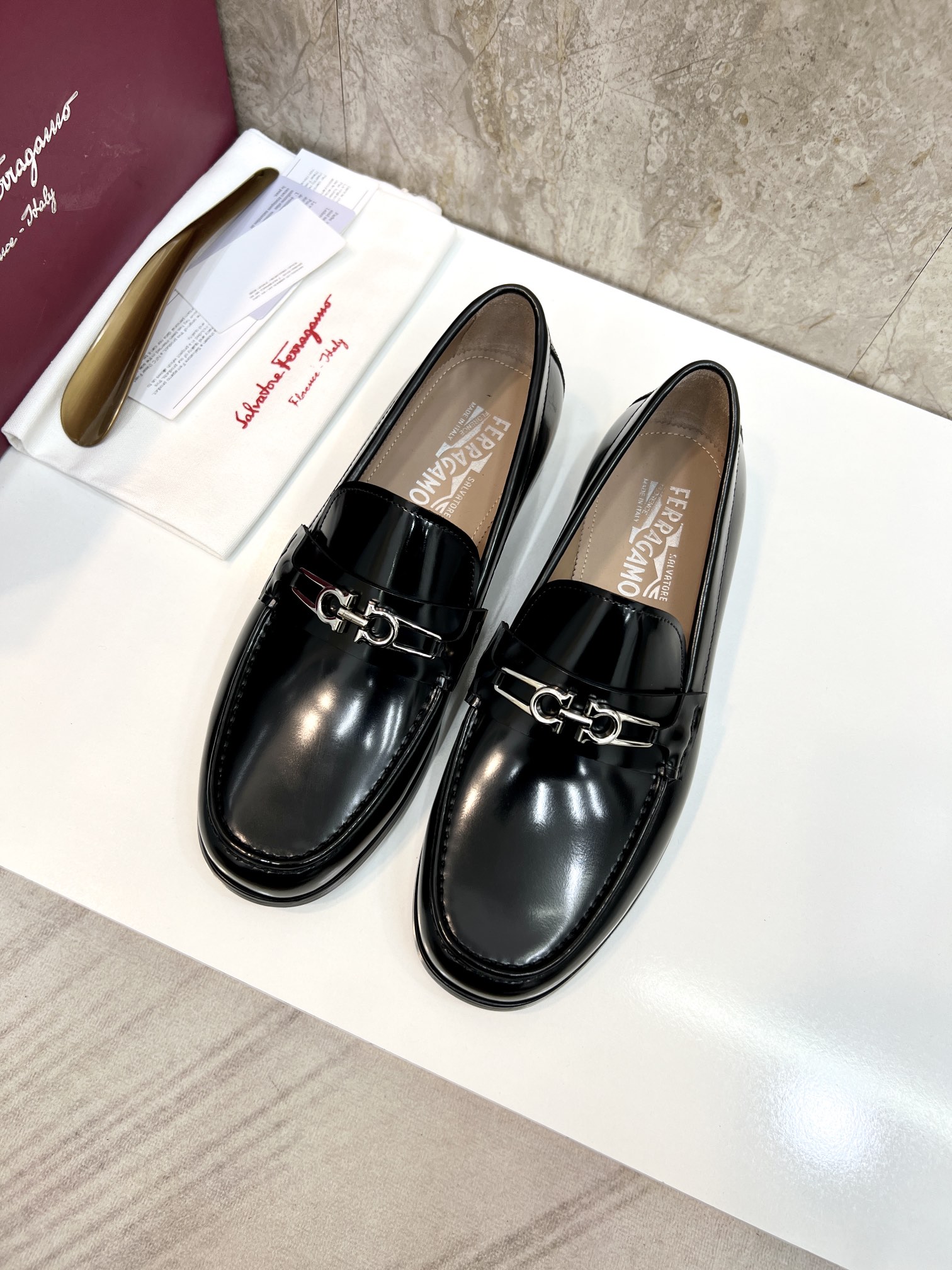 suela de cuero original P590 marca: Ferragamo (Ferragamo) código estándar: código de los hombres 38-