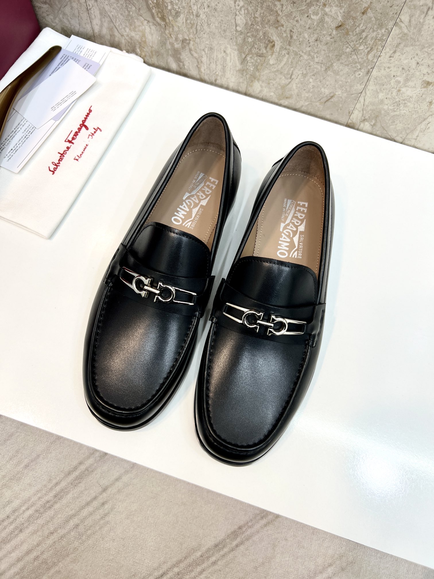 suela de cuero original P590 marca: Ferragamo (Ferragamo) código estándar: código de los hombres 38-