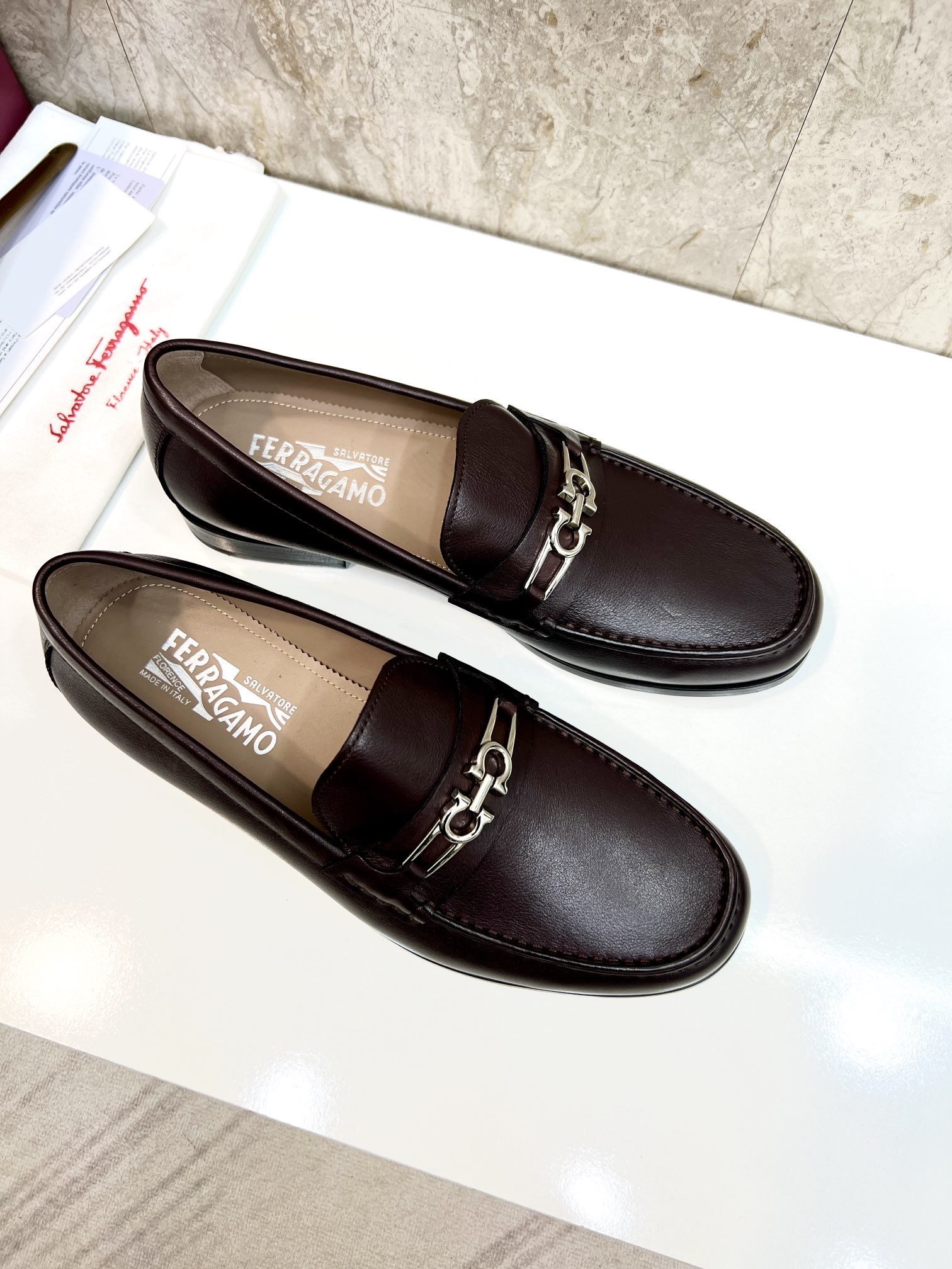 suela de cuero original P590 marca: Ferragamo (Ferragamo) código estándar: código de los hombres 38-