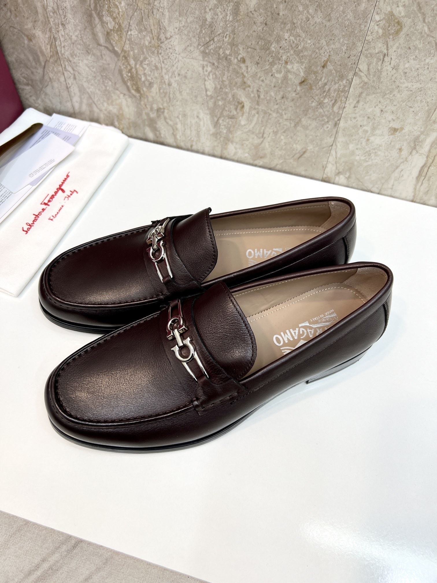 suela de cuero original P590 marca: Ferragamo (Ferragamo) código estándar: código de los hombres 38-