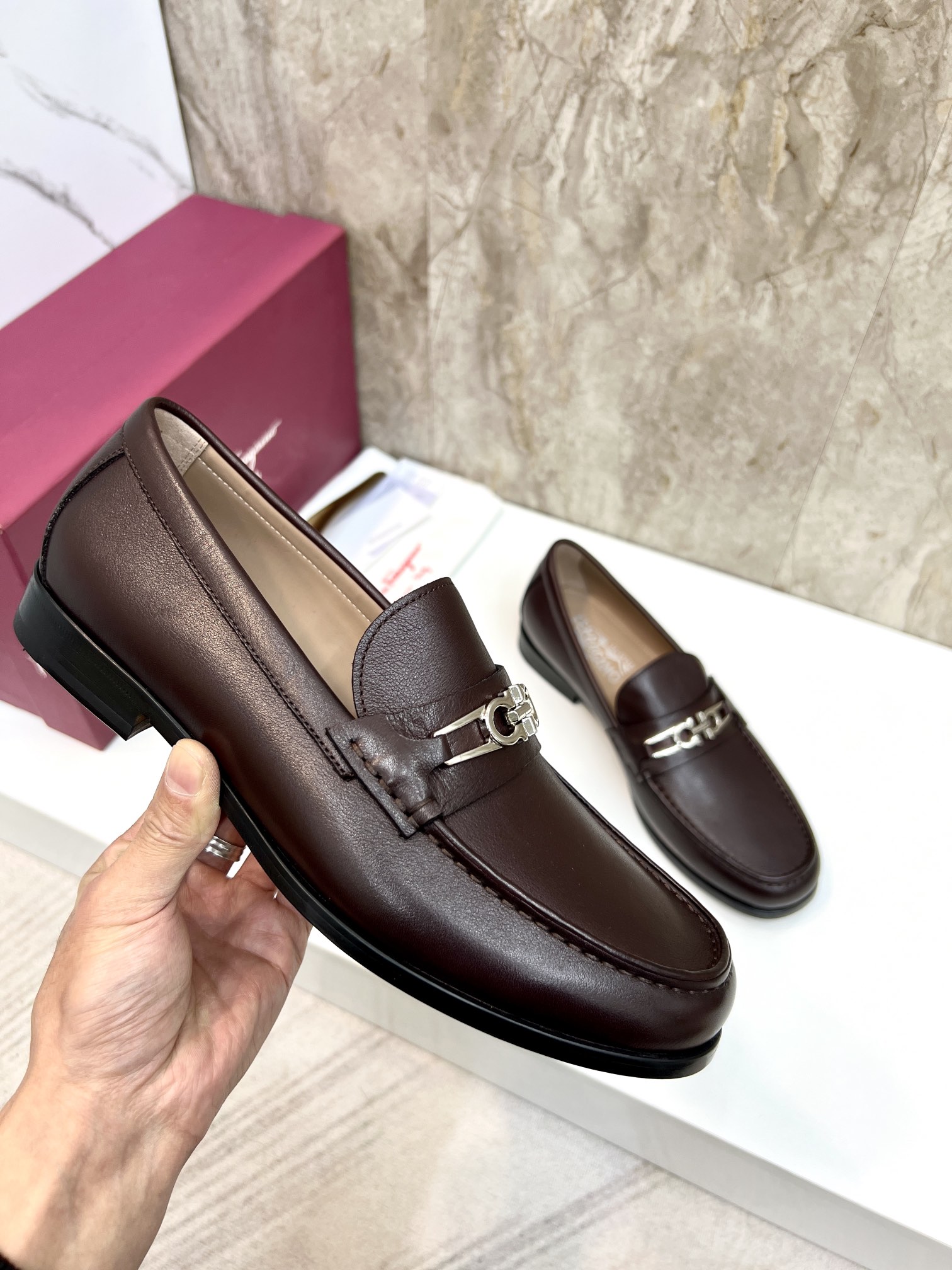 suela de cuero original P590 marca: Ferragamo (Ferragamo) código estándar: código de los hombres 38-