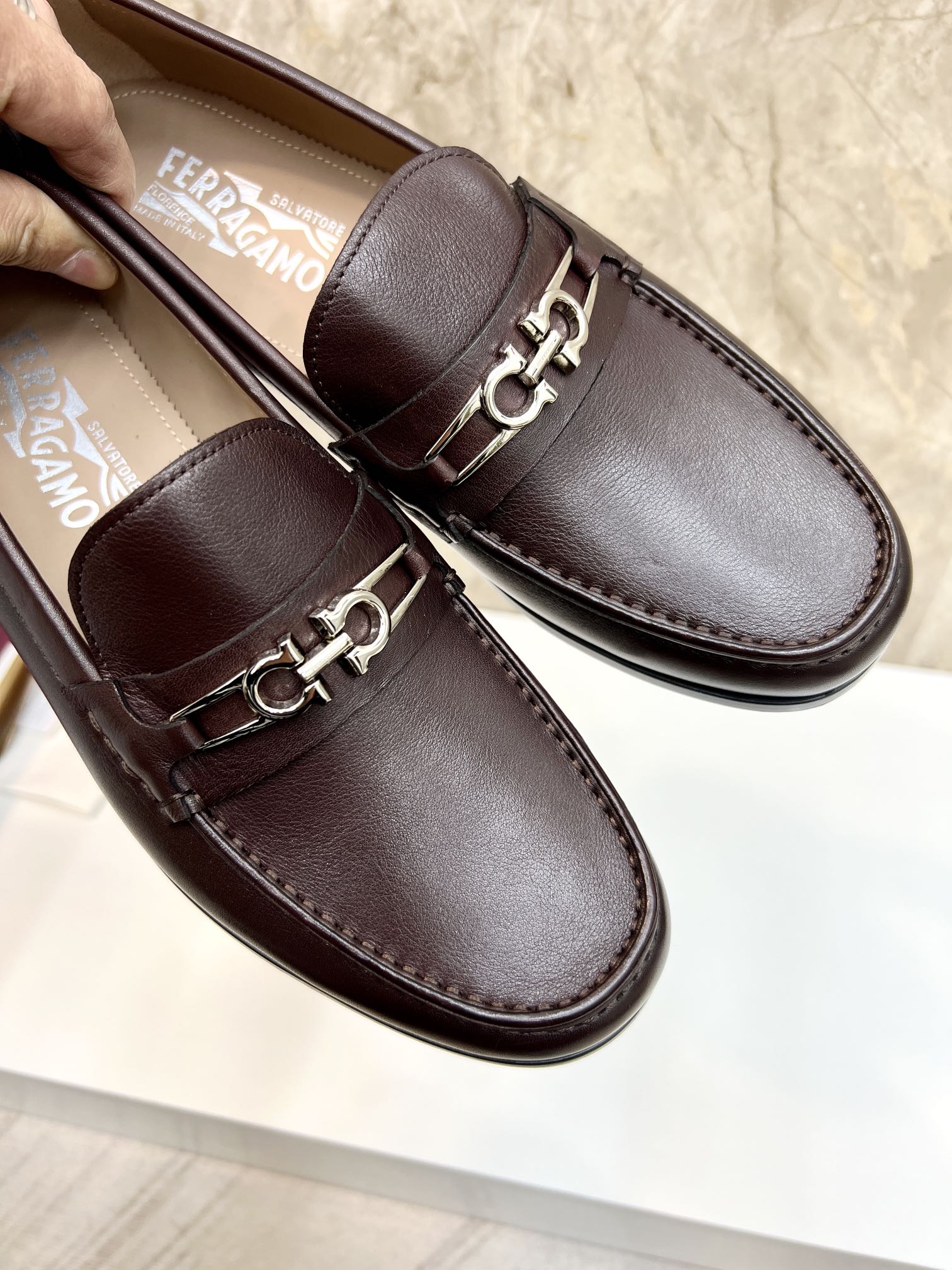 suela de cuero original P590 marca: Ferragamo (Ferragamo) código estándar: código de los hombres 38-