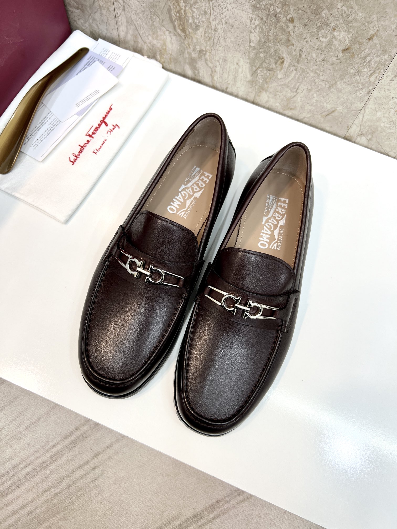 suela de cuero original P590 marca: Ferragamo (Ferragamo) código estándar: código de los hombres 38-