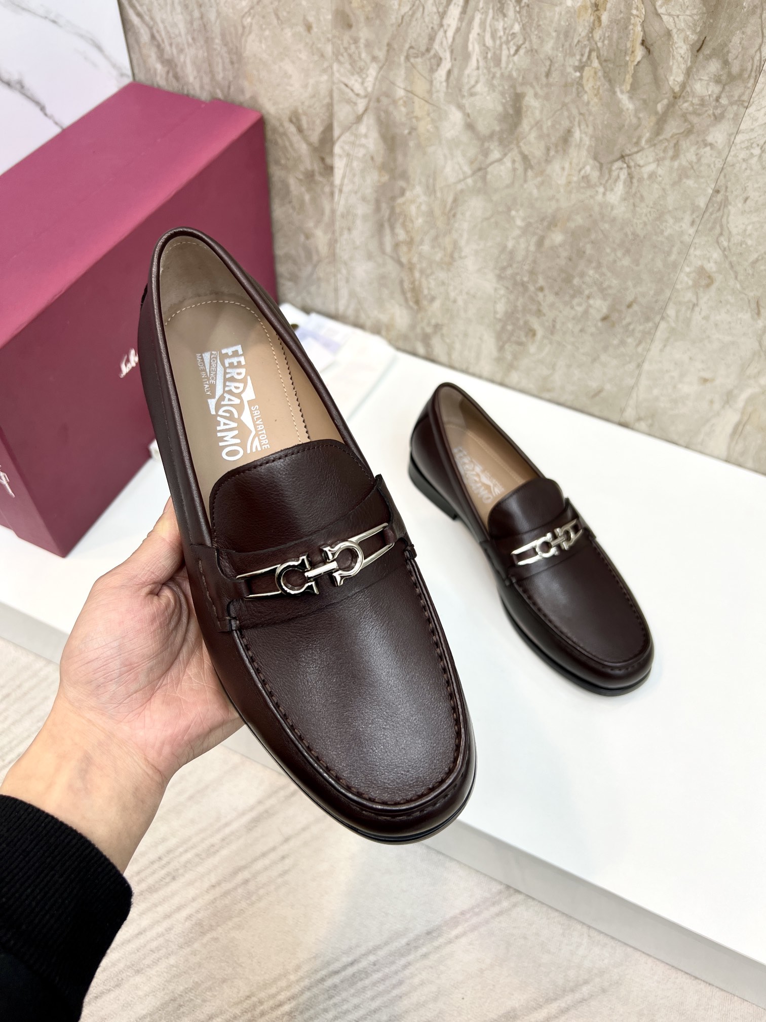 suela de cuero original P590 marca: Ferragamo (Ferragamo) código estándar: código de los hombres 38-