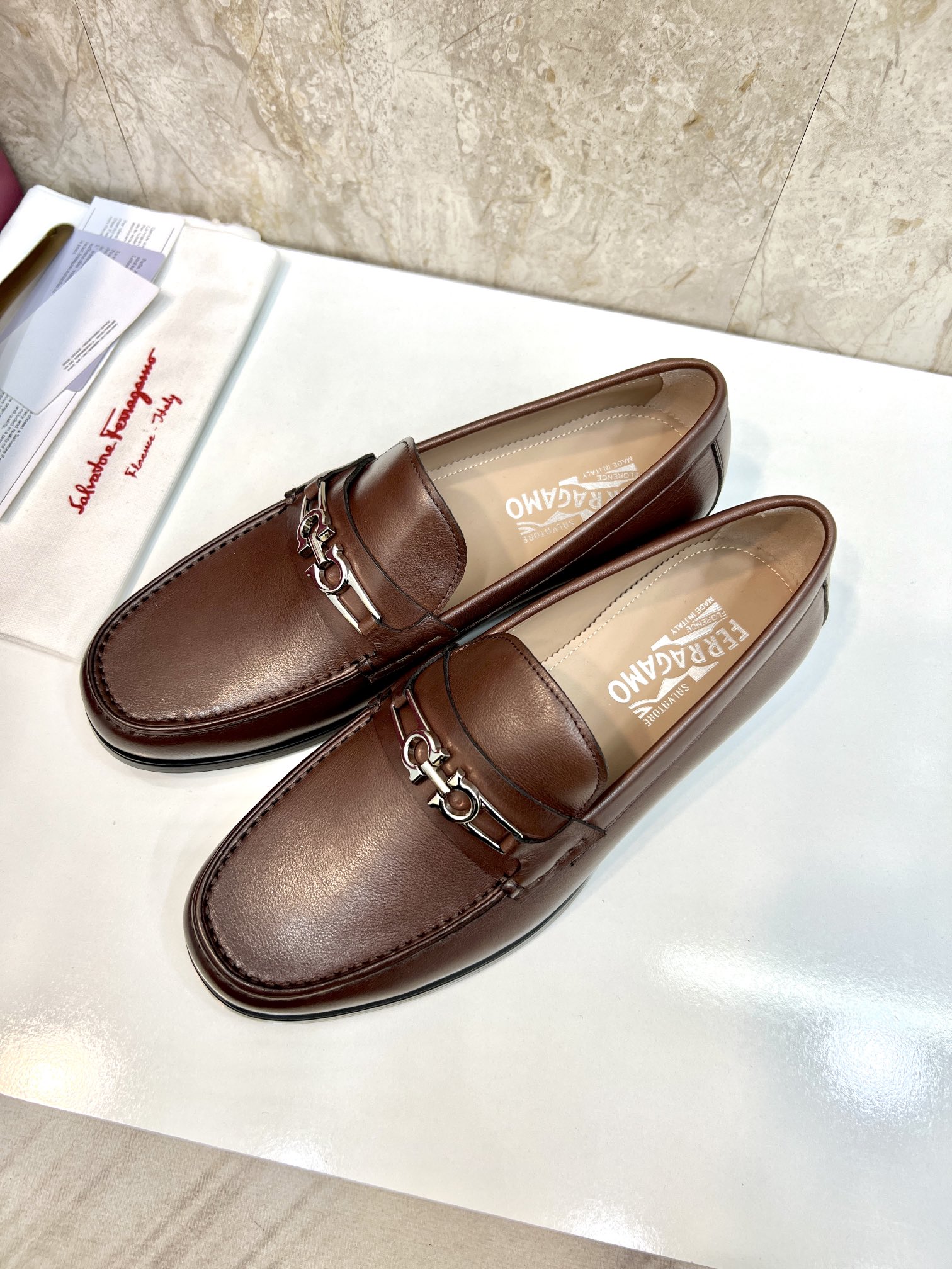 suela de cuero original P590 marca: Ferragamo (Ferragamo) código estándar: código de los hombres 38-