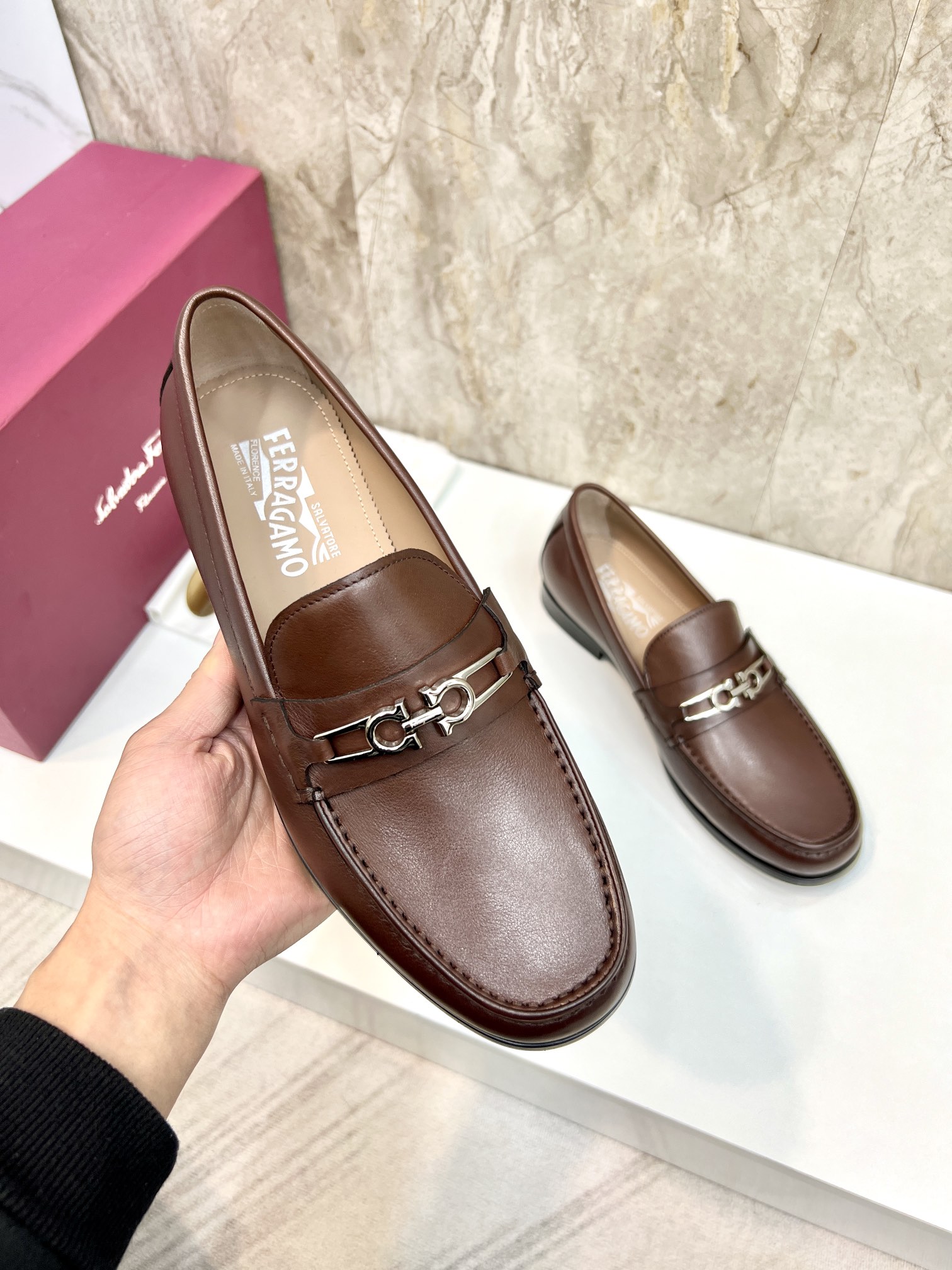 suela de cuero original P590 marca: Ferragamo (Ferragamo) código estándar: código de los hombres 38-