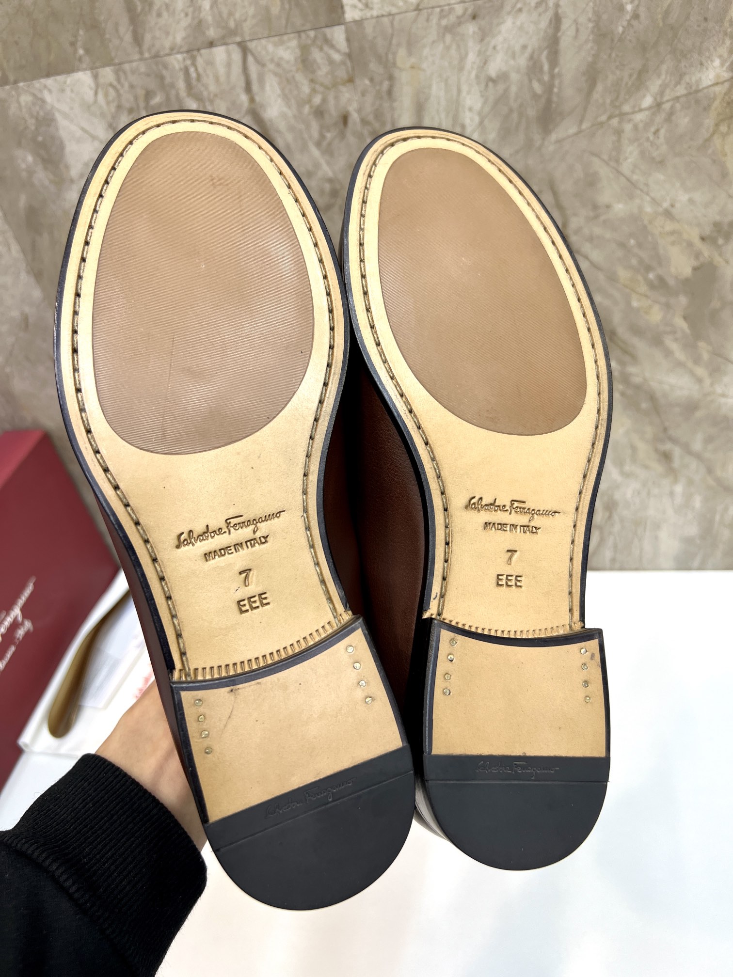 suela de cuero original P590 marca: Ferragamo (Ferragamo) código estándar: código de los hombres 38-