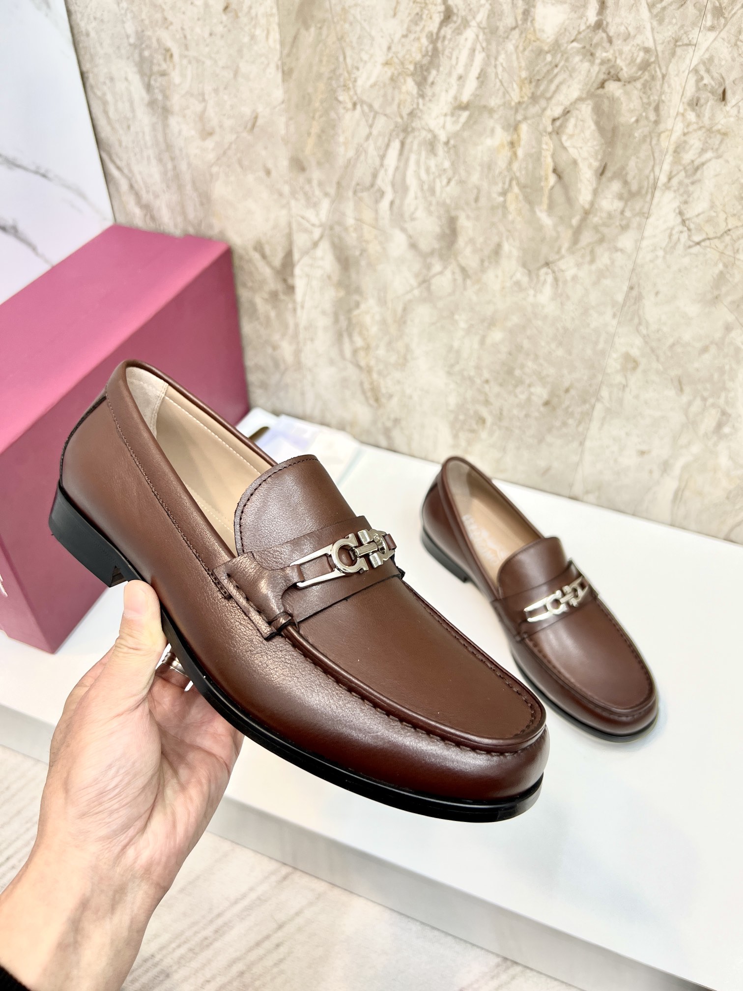 suela de cuero original P590 marca: Ferragamo (Ferragamo) código estándar: código de los hombres 38-