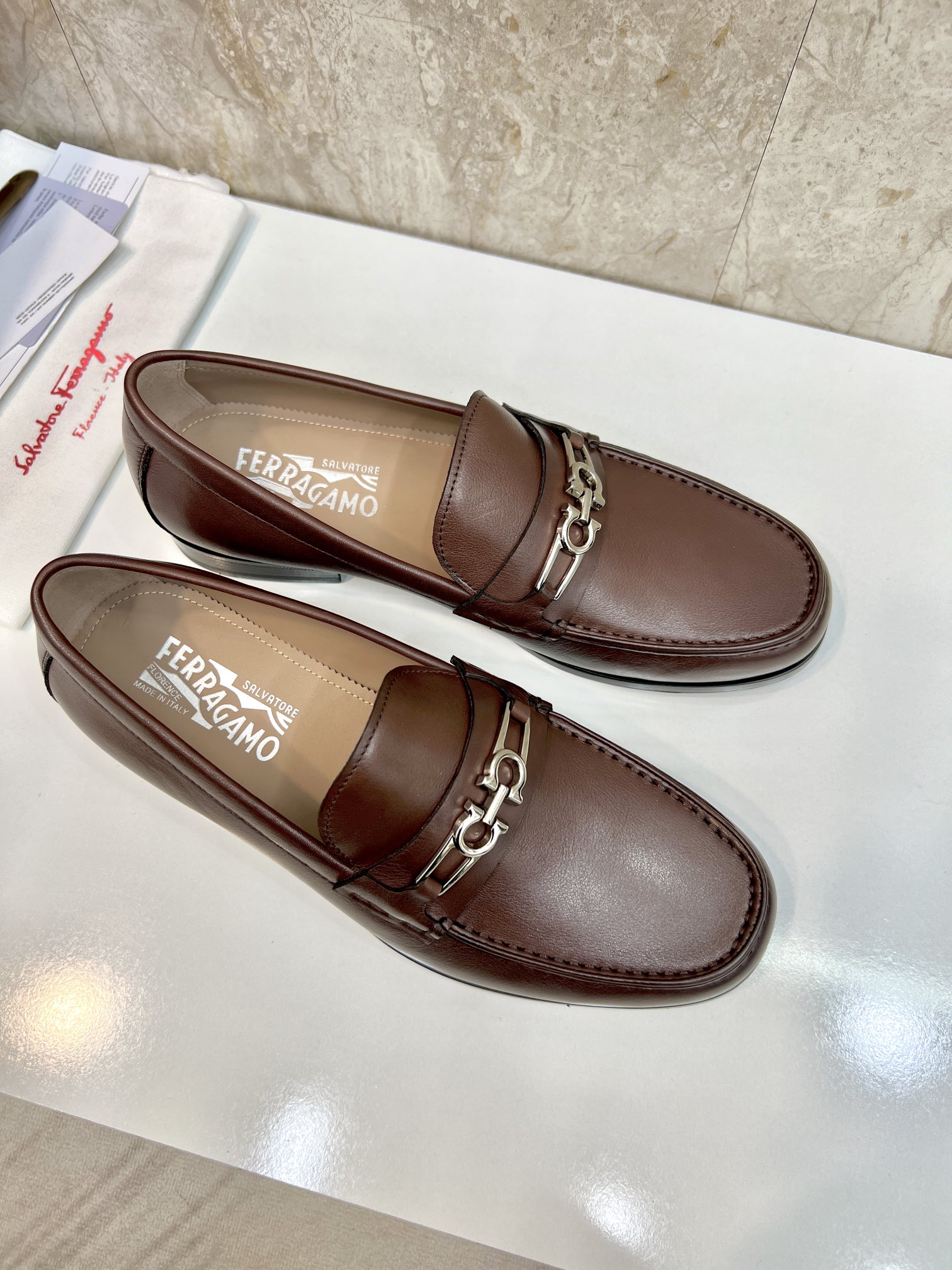suela de cuero original P590 marca: Ferragamo (Ferragamo) código estándar: código de los hombres 38-