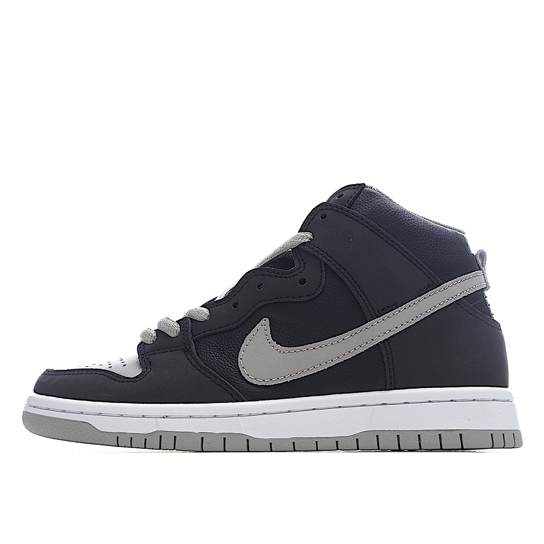 H5 公司级 NK Dunk High SP Pro高帮滑板鞋DUNK的本意其实是一对贴地性良好的板鞋。在设计方面Dunk是以Air Jordan 1代为设计原型，所以都拥有了极好的抓地性能和场地感，保证了那些优秀的球员在场上可以轻巧且稳定的运动，因此性能也不可挑剔。