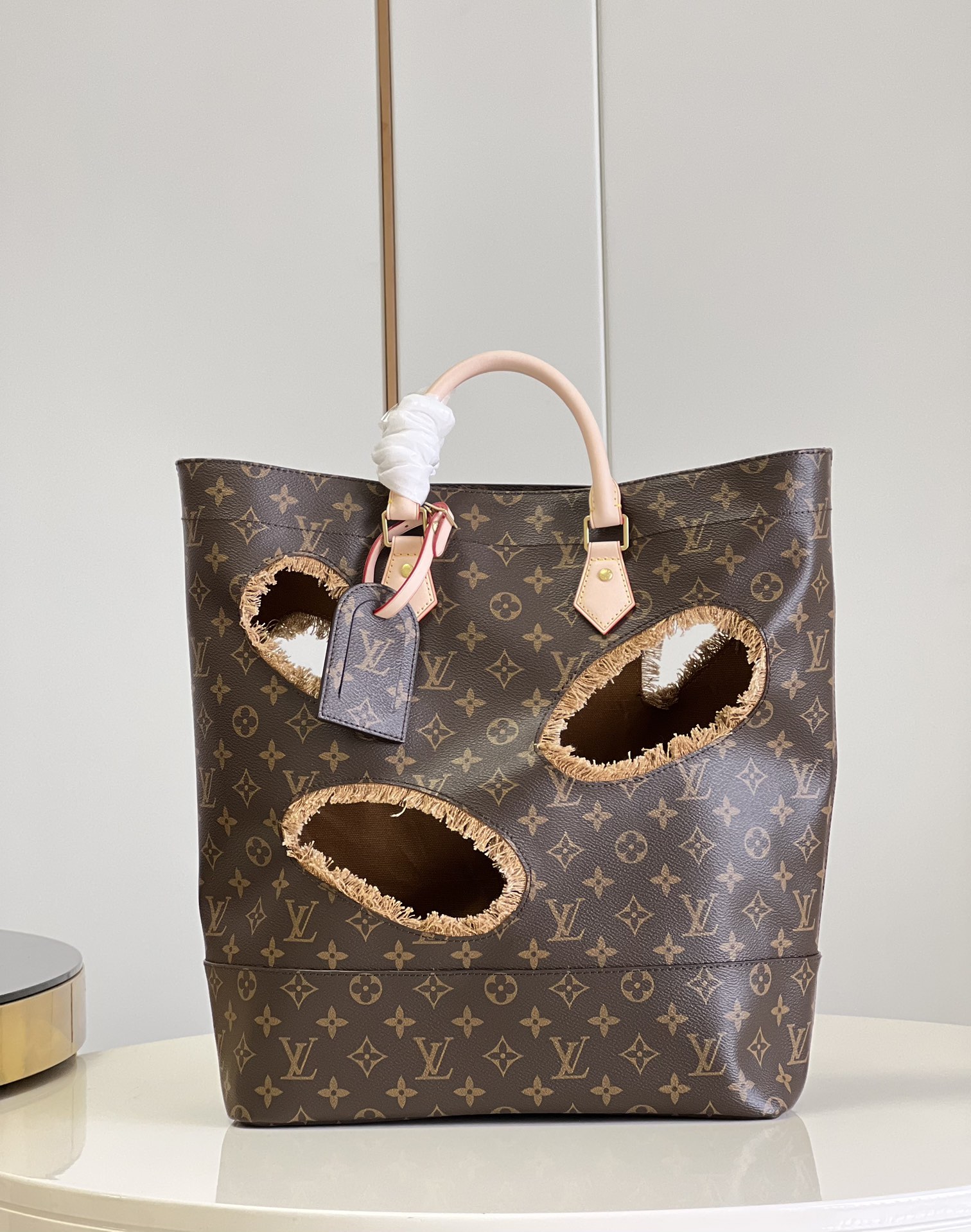 NO:398371,[Exclusive real photo M40011] The special collection of the anniversary edition of the Donkey Family, believe that fashion creativity has no boundaries, and constantly pursues the ultimate realm and extraordinary progress. Rei Kawakubo attracts the whole industry to watch. This time, Louis Vuitton, Classics and Classics disruptors, she made the fabric of her handbag holes with shoulder straps. In the most direct way, inject modern spirit into and reproduces the classics. Size 33-40-14 a., LV [original leather], louis vuitton, louis vuitton, louis vuitton, louis vuitton, louis vuitton, louis vuitton, louis vuitton, louis vuitton, louis vuitton, louis vuitton, louis vuitton, louis vuitton, louis vuitton, louis vuitton, louis vuitton, in the most direct way, inject modern spirit into and reproduce the classics. Size 33-40-14 a., LV [original leather], louis vuitton, louis vuitton, louis vuitton, louis vuitton, louis vuitton, louis vuitton, louis vuitton, louis vuitton, louis vuitton, louis vuitton, louis vuitton19860909【独家实拍M40011】驴家周年特别珍藏版 ,相信时尚创意无边界,不断追求至臻境界和超凡进步,Rei Kawakubo令整个行业侧目.此次路易威登、经典与经典颠覆者、计划中,她将手提包的面料上做了肩带的打孔处理.以最直接的方式,将现代精神注入、将经典再现.尺寸33-40-14 a.,LV【原厂皮】,louis vuitton,louis vuitton,louis vuitton,louis vuitton,Bag