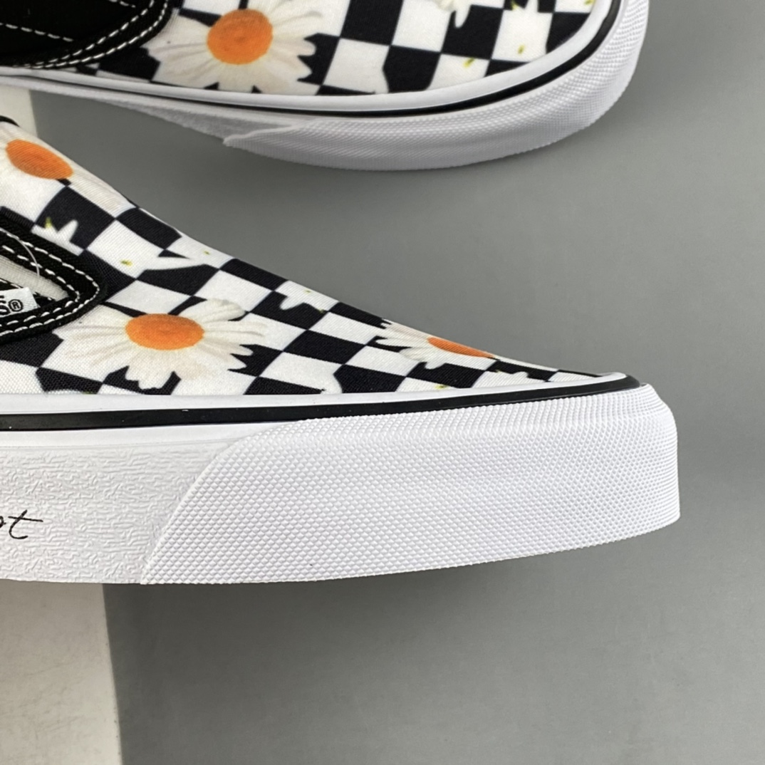 Vans Slip-On Vans Official Black and White Checkerboard Small Daisy One Foot VN0A5JMHB0B