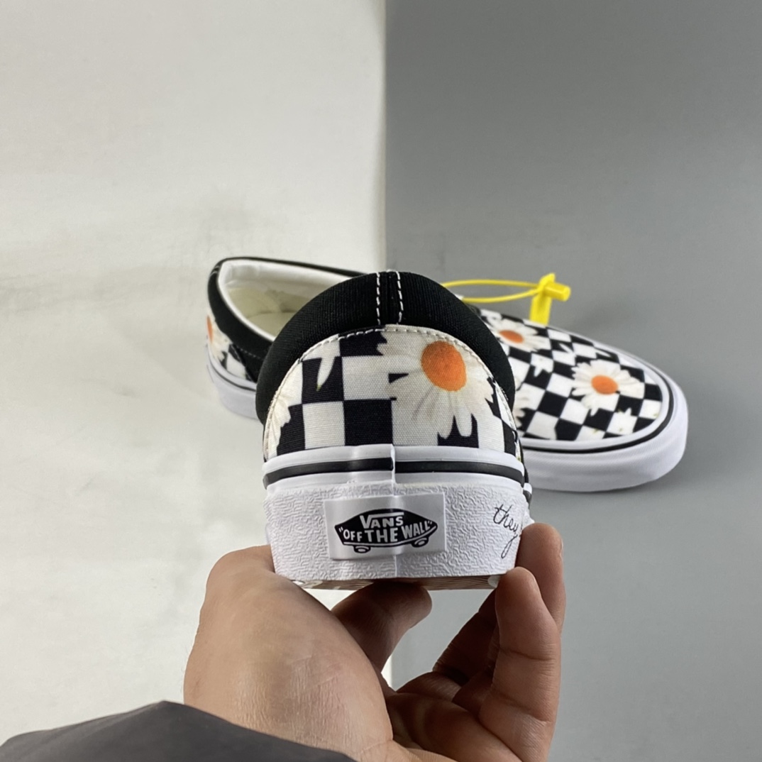 Vans Slip-On Vans Official Black and White Checkerboard Small Daisy One Foot VN0A5JMHB0B