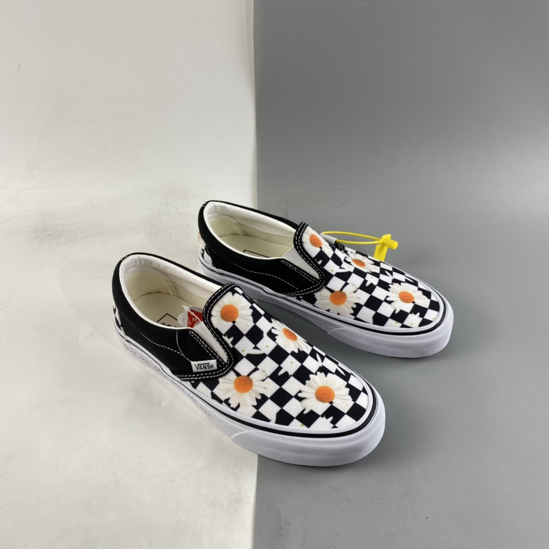 Vans Slip-On Vans Official Black and White Checkerboard Small Daisy One Foot VN0A5JMHB0B