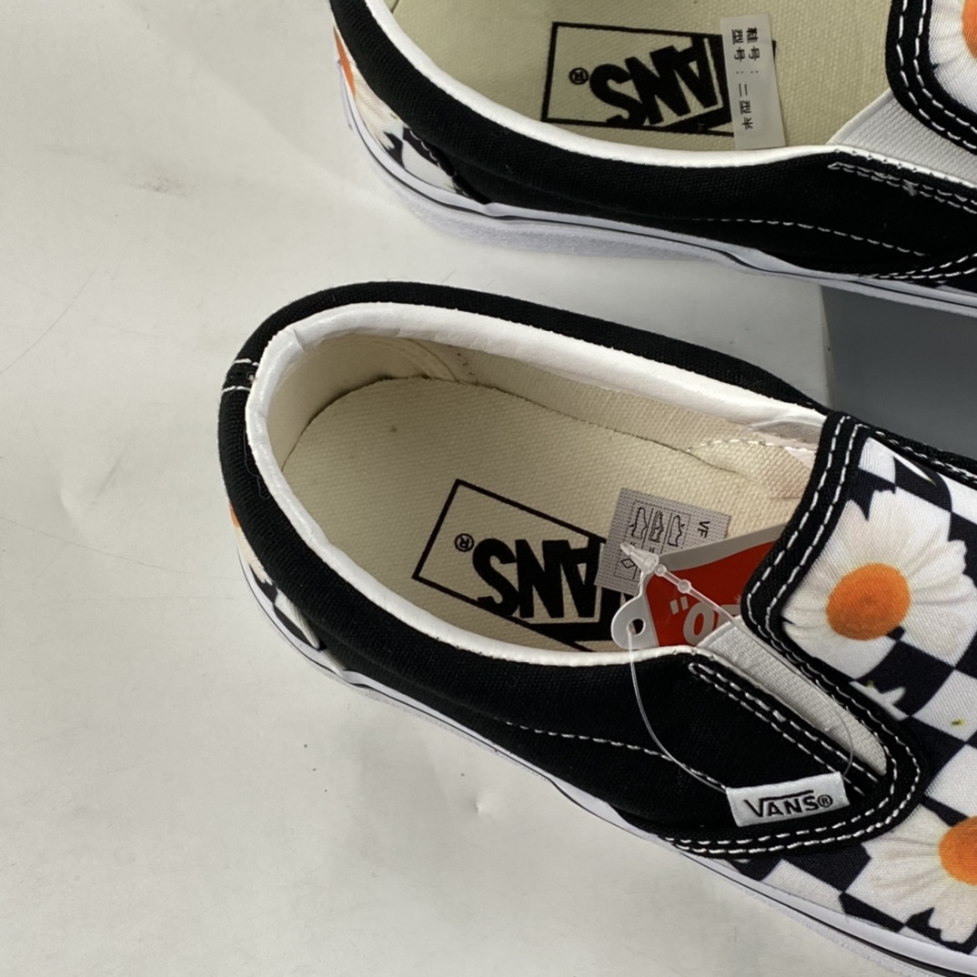 Vans Slip-On Vans Official Black and White Checkerboard Small Daisy One Foot VN0A5JMHB0B