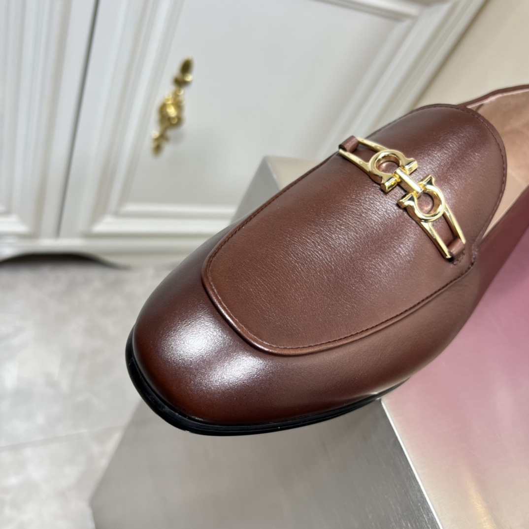 Salvatore Ferragamo Men's Leather Loafers with Double Gancini Ornament 7 i1645451147 4583 5