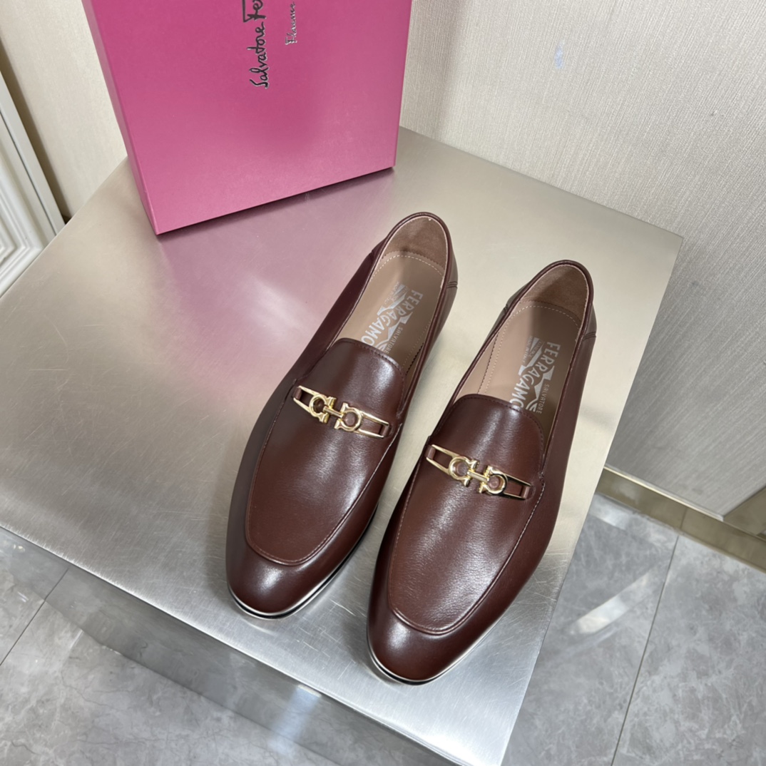 Salvatore Ferragamo Men's Leather Loafers with Double Gancini Ornament 3 i1645451147 8482 1