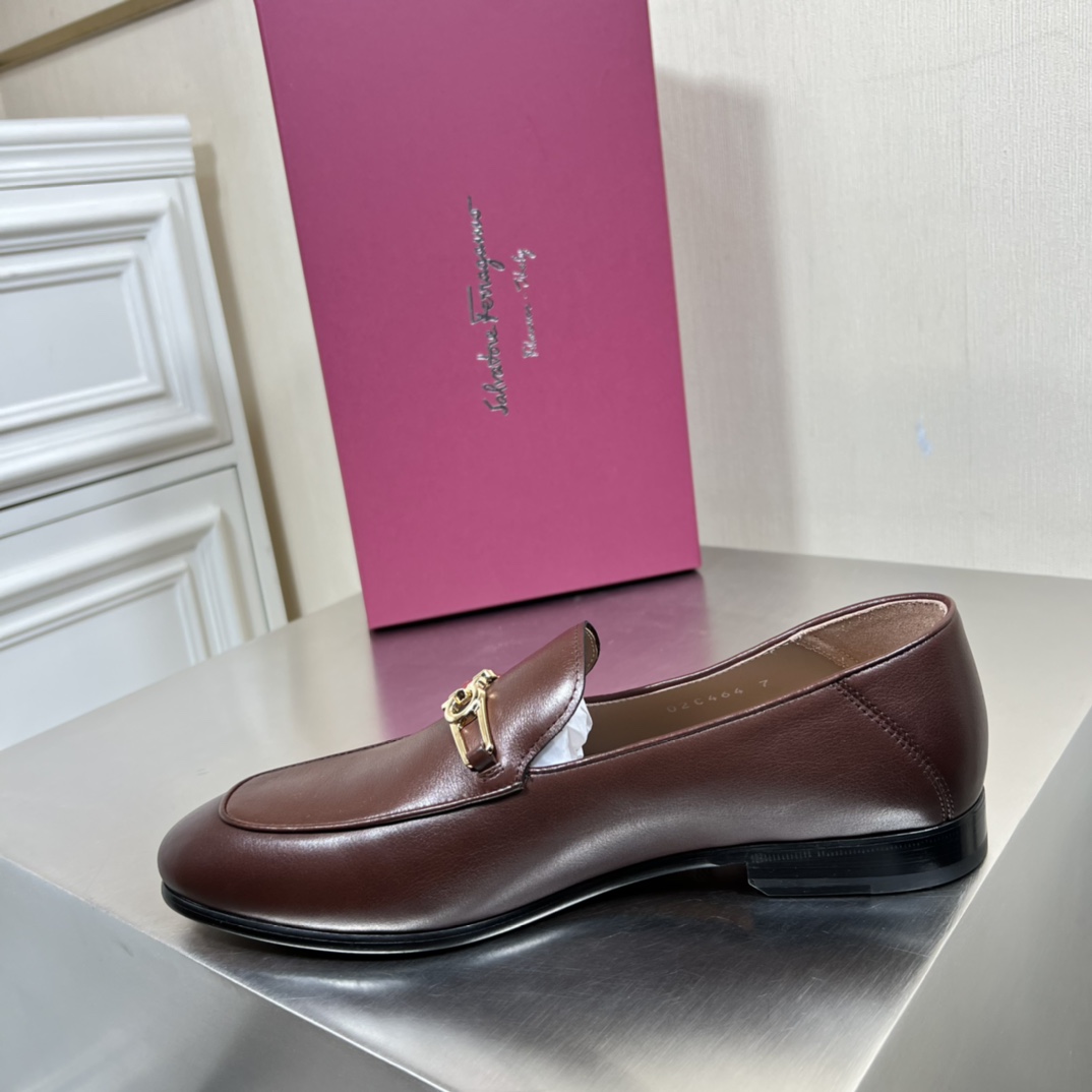 Salvatore Ferragamo Men's Leather Loafers with Double Gancini Ornament 6 i1645451147 8915 4