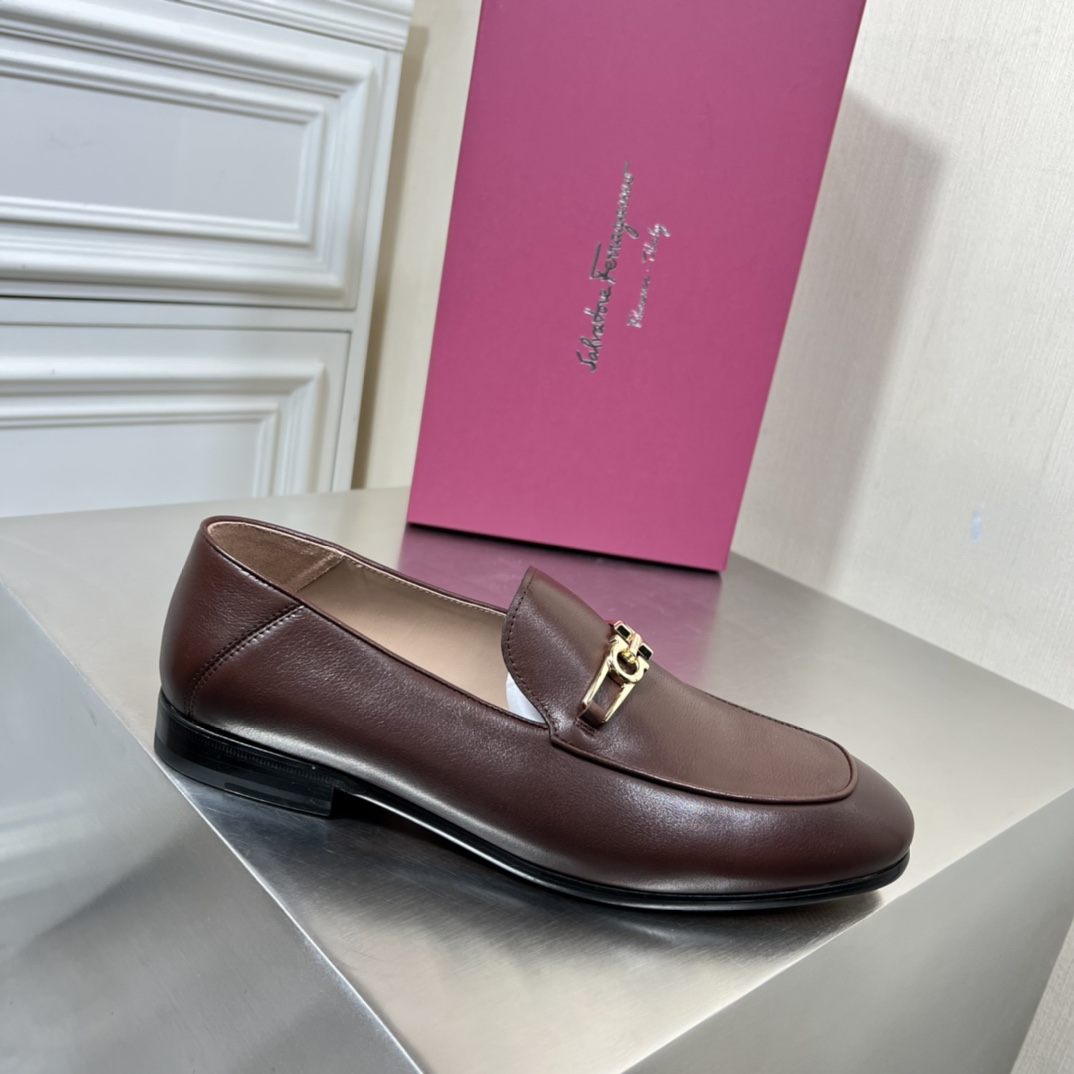 Salvatore Ferragamo Men's Leather Loafers with Double Gancini Ornament 5 i1645451147 9293 3