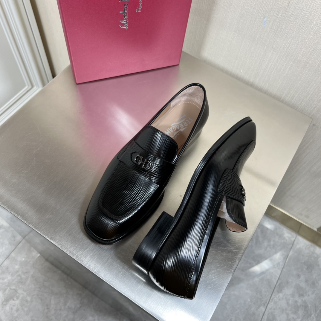 Salvatore Ferragamo Men's Leather Loafers with Gancini Ornament 4 i1645452773 2512 2