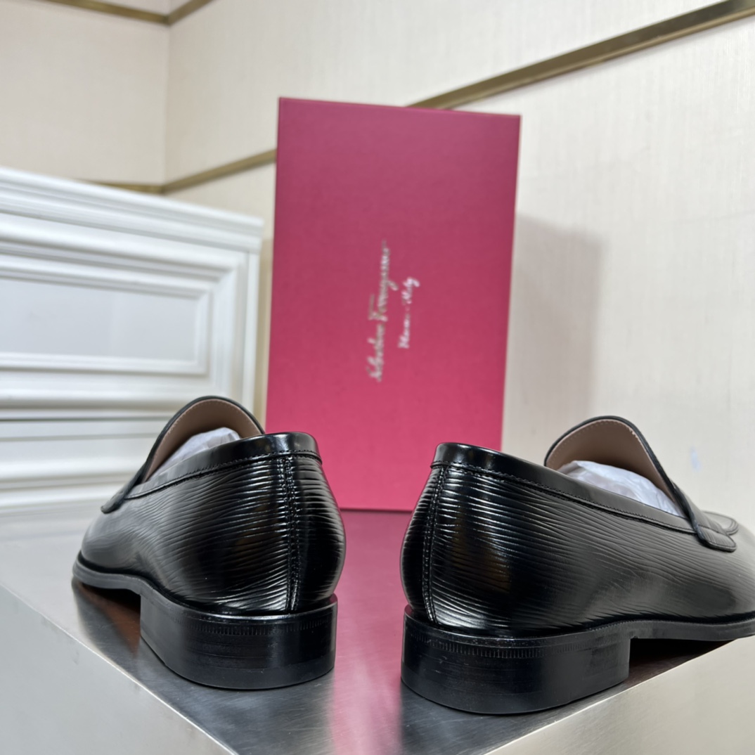 Salvatore Ferragamo Men's Leather Loafers with Gancini Ornament 8 i1645452773 4441 6