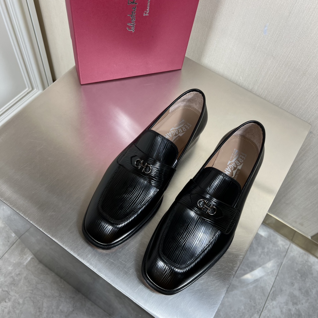 Salvatore Ferragamo Men's Leather Loafers with Gancini Ornament 3 i1645452773 6221 1