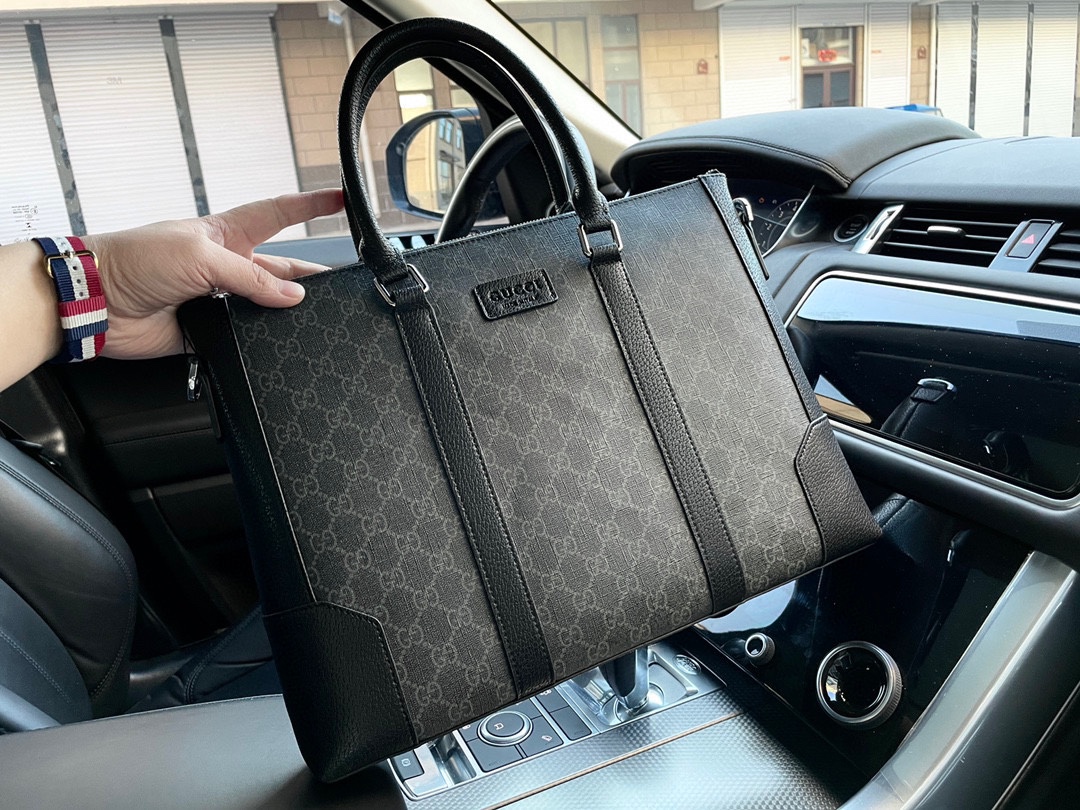 K5 高端货 “ Gucci 古奇  ”公文包 顶级进口原厂超高清五金logo标志、专用里内里。 超顺滑拉链、油边超平滑、 做工精致每个细节到位男人必备款。 N88128规格39/29/6。P270