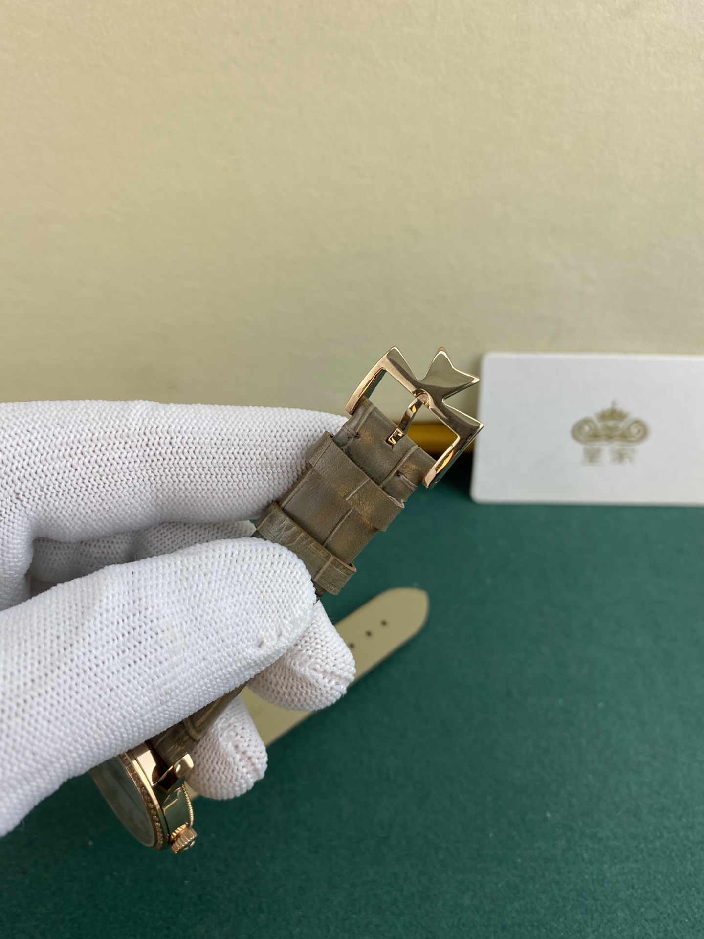 Vacheron Constantin 皇家 江诗丹顿传袭系列女款，贝母面
