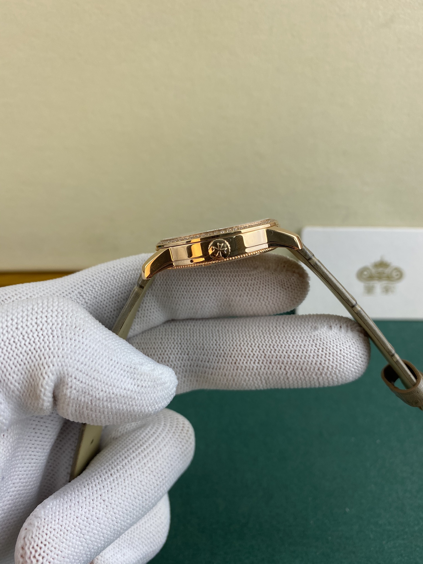 Vacheron Constantin 皇家 江诗丹顿传袭系列女款，贝母面