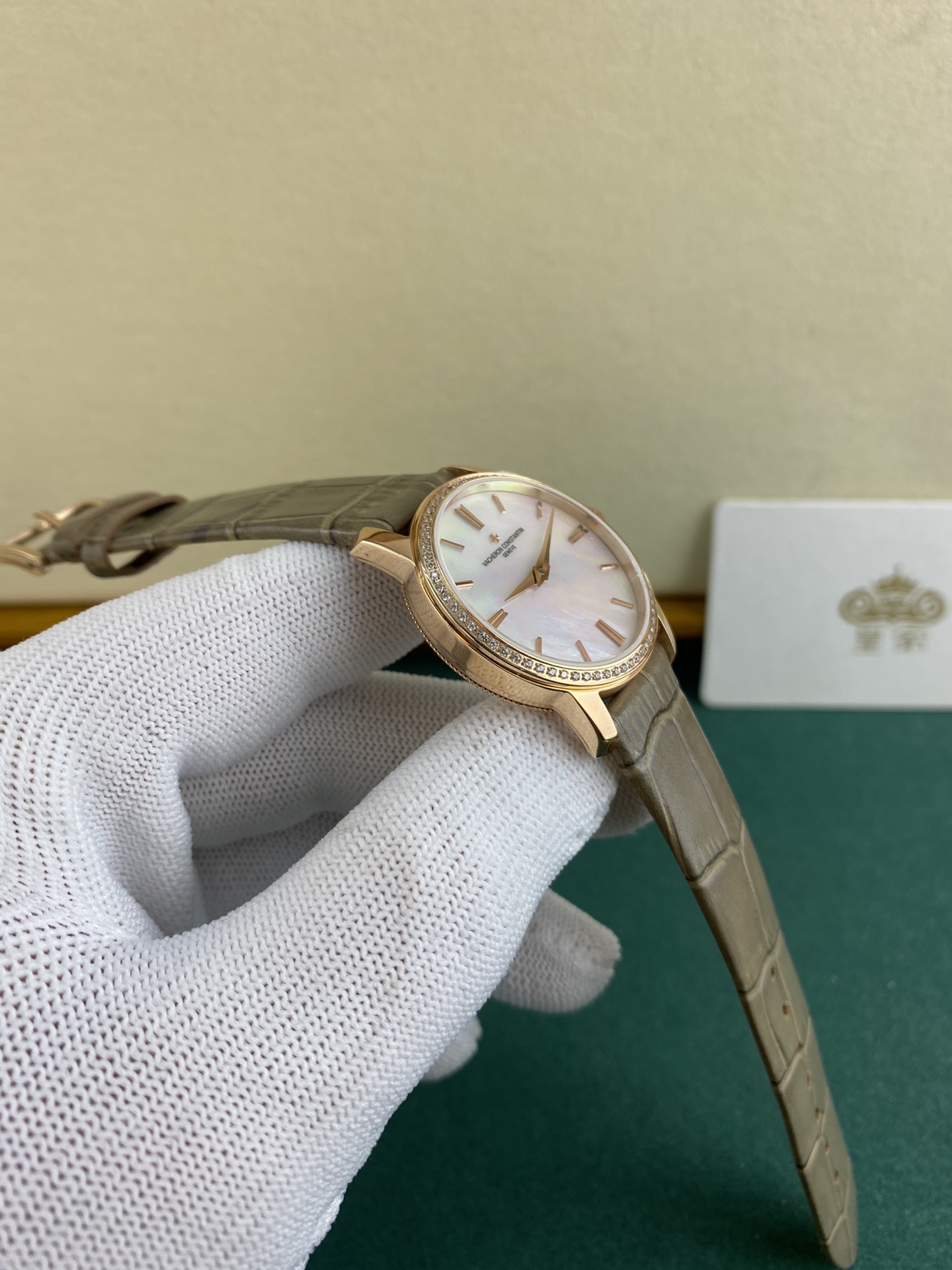 Vacheron Constantin 皇家 江诗丹顿传袭系列女款，贝母面
