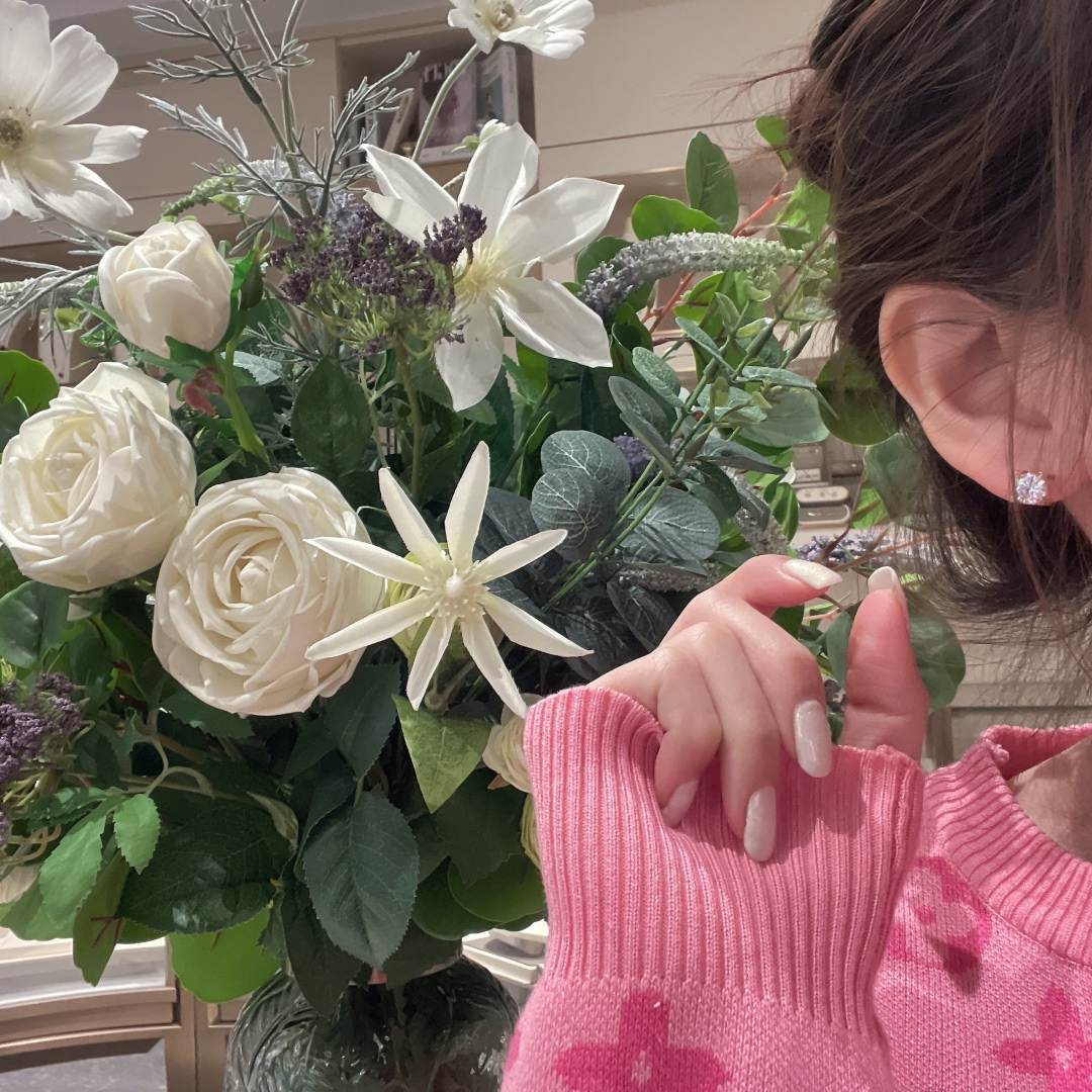 NO:703062,#C letter diamond earrings Kajia’s classic horn earrings One carat imported zircon hand-set The C-shaped shape on the side is suspended in the air, allowing the diamond to shine even more when exposed to light. Thickly plated 18k rose gold, Cartier high-end jewelry19860909#C字母钻石耳钉 卡家经典牛角耳钉 一克拉分进口锆石手工镶嵌 侧颜的C字造型使悬空 可以让钻石投入光源更加闪亮 厚镀18k玫瑰金,,卡迪亚高端饰品,Jewelry