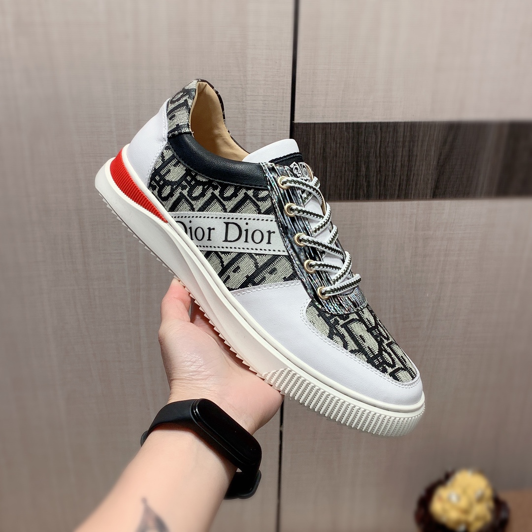 I0     原版1:1 迪奥* 官网•同款高•版本最新•爆款休闲鞋，专柜1:1。顶端品牌 奢侈～代购，顶级～质量。专柜同卖产品[强]鞋面選用进口透气牛皮搭配胶皮面料材质➕透气羊皮内里•精细做工。原版个性时尚柔软橡膠耐磨防滑大底，上脚轻巧舒适，实物拍摄🎬實物更好看，2291广州码: 38-44，2️⃣色