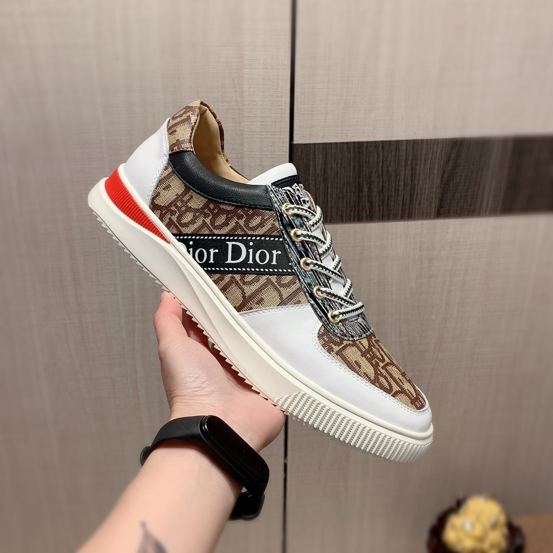 I0     原版1:1 迪奥* 官网•同款高•版本最新•爆款休闲鞋，专柜1:1。顶端品牌 奢侈～代购，顶级～质量。专柜同卖产品[强]鞋面選用进口透气牛皮搭配胶皮面料材质➕透气羊皮内里•精细做工。原版个性时尚柔软橡膠耐磨防滑大底，上脚轻巧舒适，实物拍摄🎬實物更好看，2291广州码: 38-44，2️⃣色