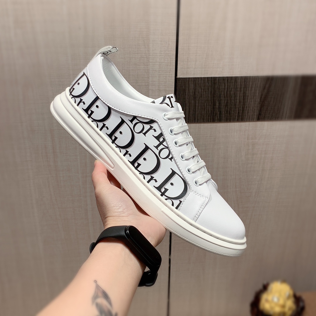 I0     原版1:1 迪奥* 官网•同款高•版本最新•爆款休闲鞋，专柜1:1。顶端品牌 奢侈～代购，顶级～质量。专柜同卖产品[强]鞋面選用进口透气牛皮搭配布面料材质➕透气羊皮内里•精细做工。原版个性时尚柔软橡膠耐磨防滑大底，上脚轻巧舒适，实物拍摄🎬實物更好看，2661广州码: 38-44，2️⃣色