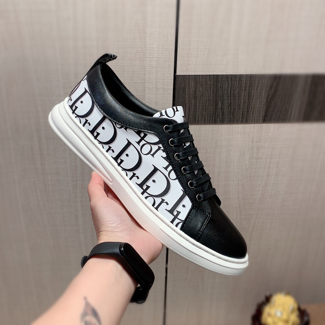 I0     原版1:1 迪奥* 官网•同款高•版本最新•爆款休闲鞋，专柜1:1。顶端品牌 奢侈～代购，顶级～质量。专柜同卖产品[强]鞋面選用进口透气牛皮搭配布面料材质➕透气羊皮内里•精细做工。原版个性时尚柔软橡膠耐磨防滑大底，上脚轻巧舒适，实物拍摄🎬實物更好看，2661广州码: 38-44，2️⃣色