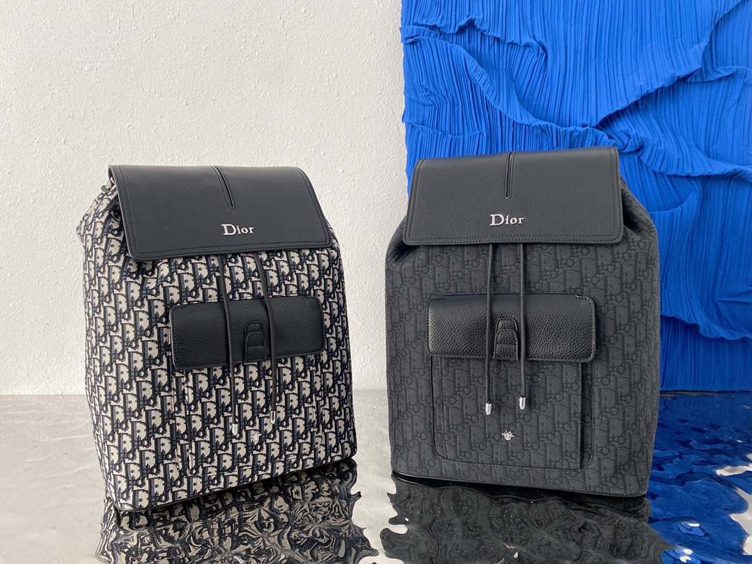 K5  Dior  迪奥  Motion系列 提花布抽绳双肩包 男女通用背包 大容量书包 采用精湛镶嵌细工，经典百搭 实物拍摄 原厂原版面料 配送小票防尘袋 40 x 30 cm。