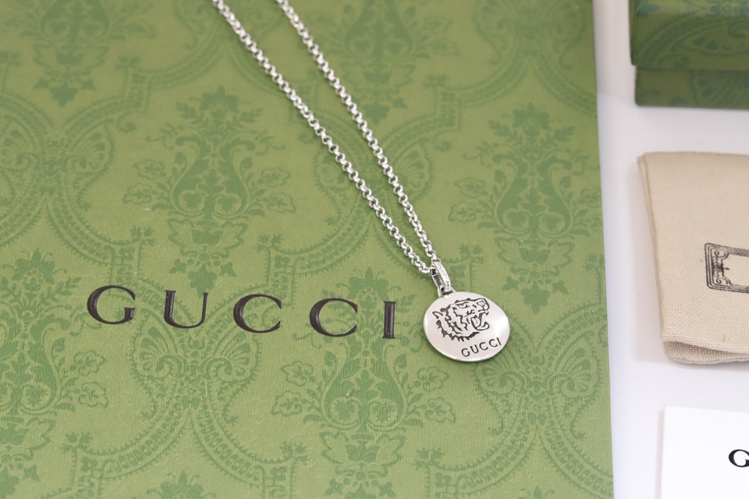 NO:114330,[New Products are on the Shelves] gucc* Grandly launched a series of sterling silver decorations. Necklaces, one side is carved by tigers, and the other side is the proverb 