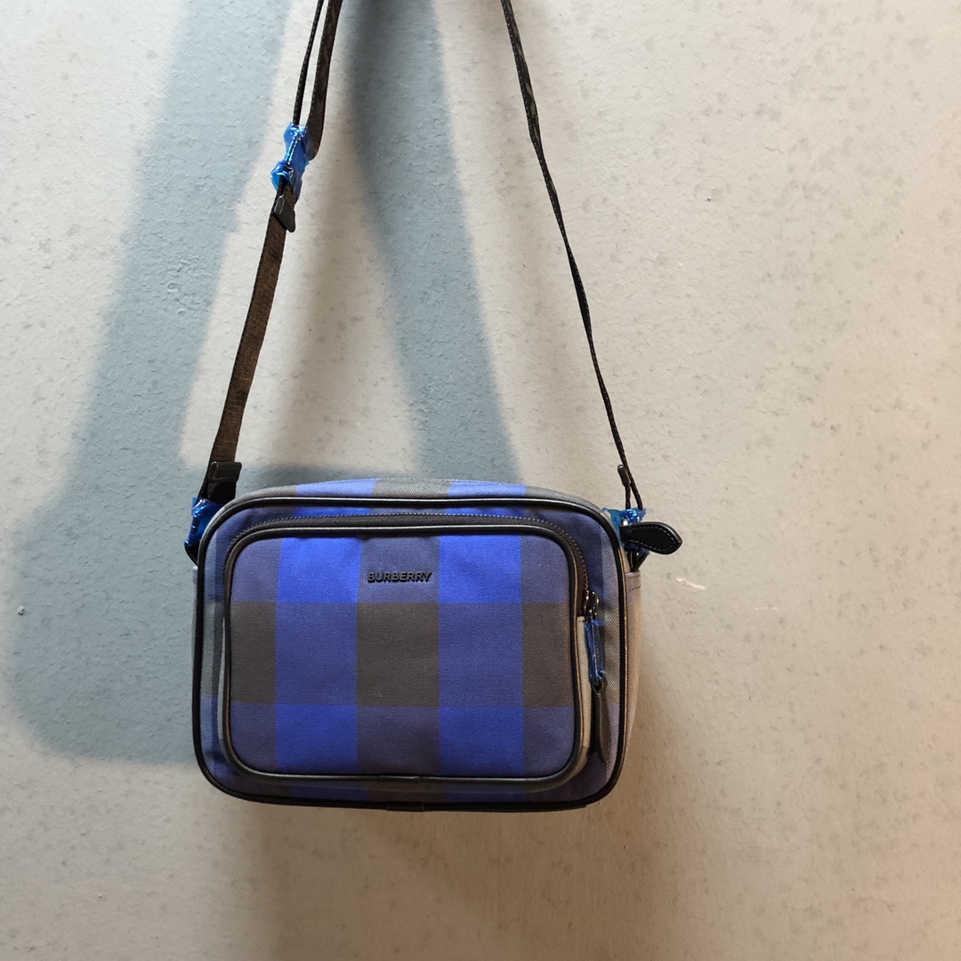 Burberry High-end details for deliveryBrothers close your eyes and buy the goods Checked color block plaid camera bag crossbody small square bag