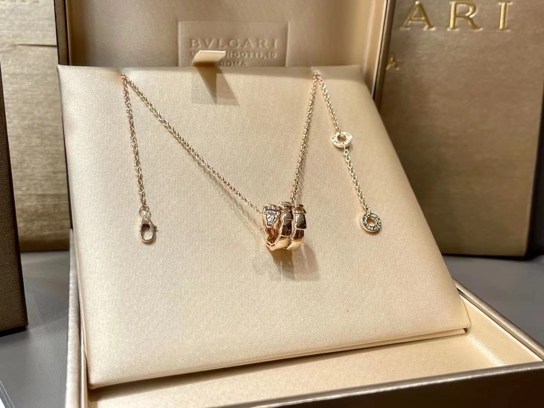 Bvlgari 宝格丽新款灵蛇头尾钻项链~